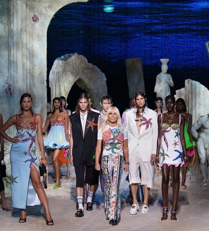 Modern Dünyaya Ütopik Yaklaşım: Versace İlkbahar/Yaz 2021 Koleksiyonu