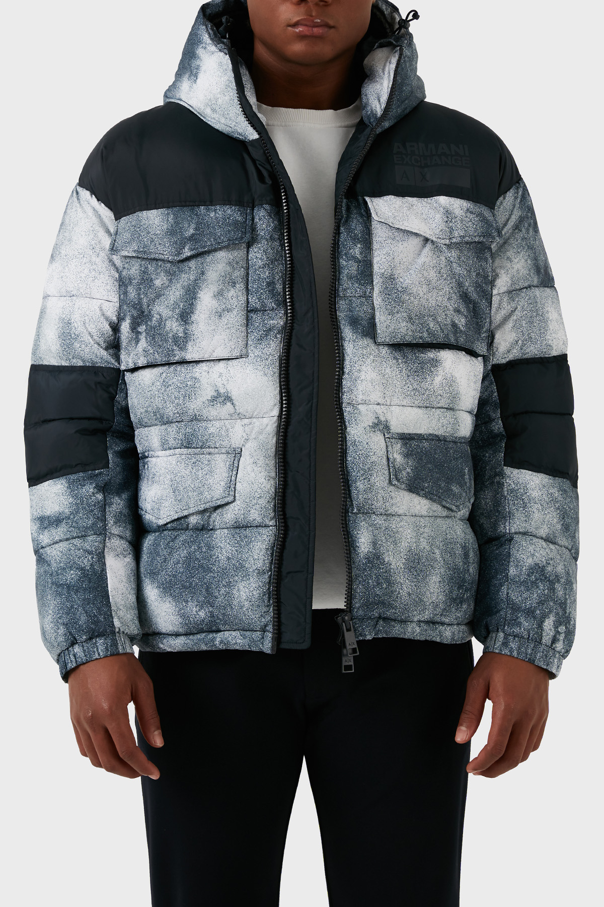 Armani Exchange Desenli Kapüşonlu Dolgulu Şişme Erkek Mont 6RZK30 ZNKRZ 21CS BEYAZ-LACİVERT