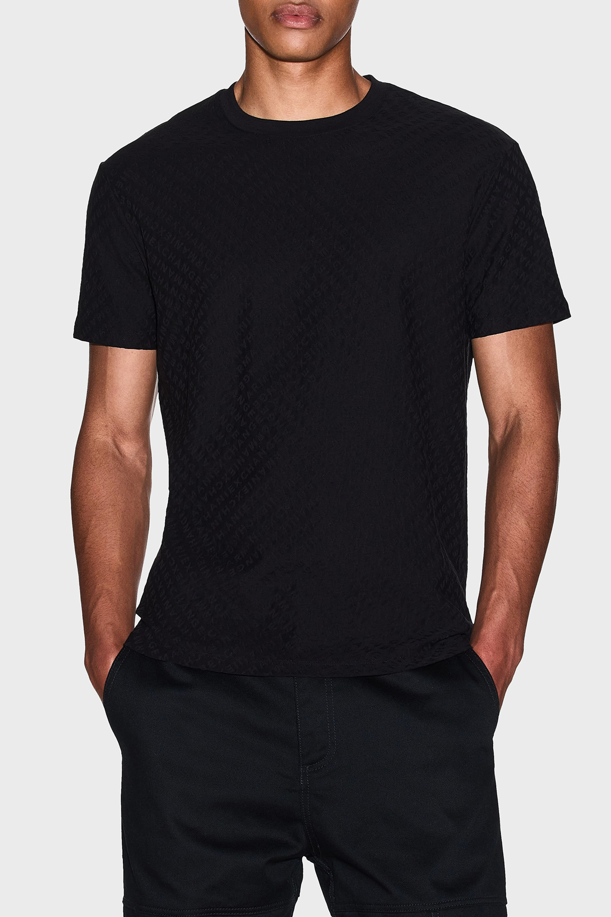 Armani Exchange Jakarlı Tamamı Logolu Pamuklu Regular Fit Bisiklet Yaka Erkek T Shirt XM001431 AF10337 FC022 SİYAH
