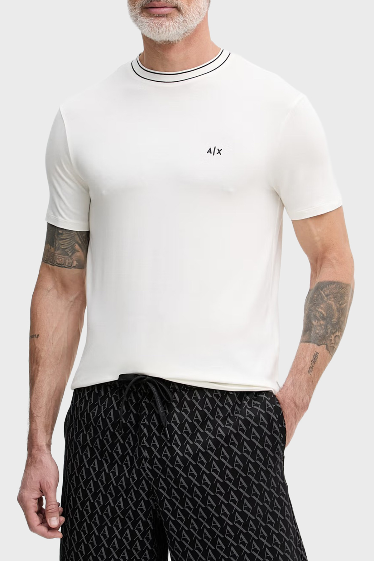 Armani Exchange Logolu Regular Fit Şerit Detaylı Bisiklet Yaka Erkek T Shirt XM002484 AF21936 U0009 BEYAZ