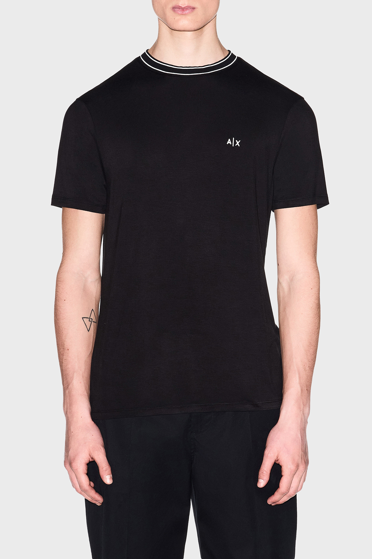 Armani Exchange Logolu Regular Fit Şerit Detaylı Bisiklet Yaka Erkek T Shirt XM002484 AF21936 UC001 SİYAH