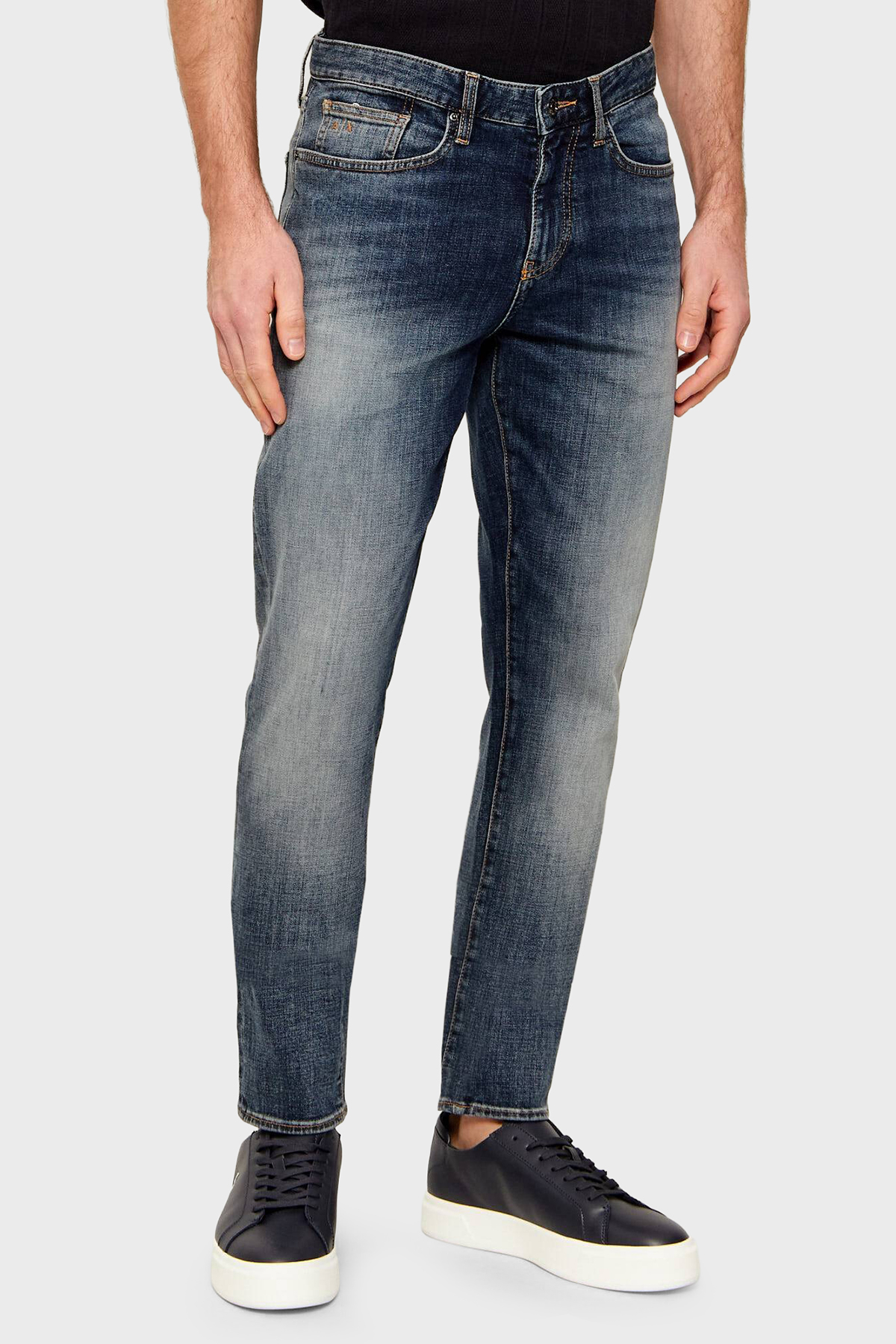 Armani Exchange Pamuklu Slim Fit Normal Bel Dar Paça Jeans Erkek Kot Pantolon XM000070 AF24012 MB001 LACİVERT