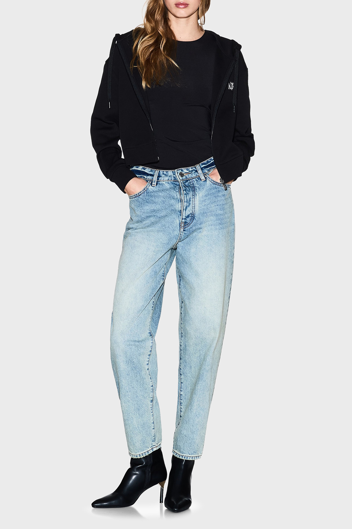 Armani Exchange Pamuklu Tapered Fit Yüksek Bel Daralan Paça Jeans Kadın Kot Pantolon XW000128 AF10869 MB001 AÇIK MAVİ