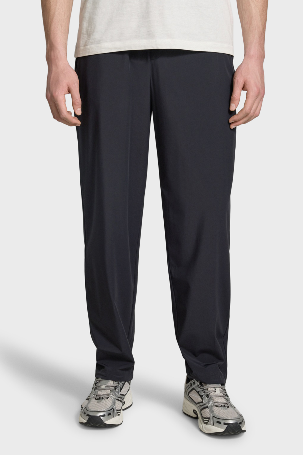 Armani Exchange Rahat Kalıp Düz Paça Lastikli Bel Erkek Pantolon XM002085 AF22572 UC001 SİYAH
