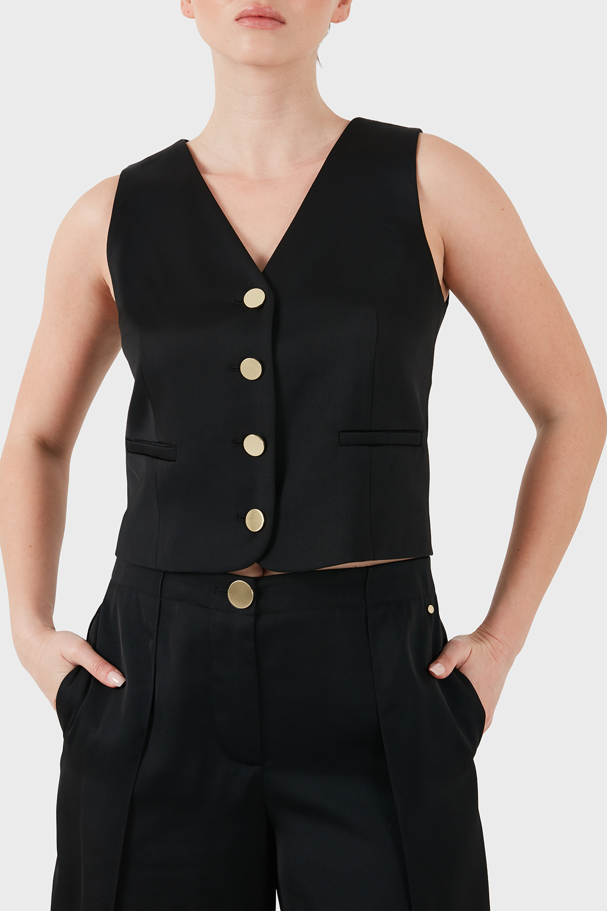 Armani Exchange Regular Fit V Yaka Düğmeli Kadın Yelek XW001954 AF21553 UC001 SİYAH