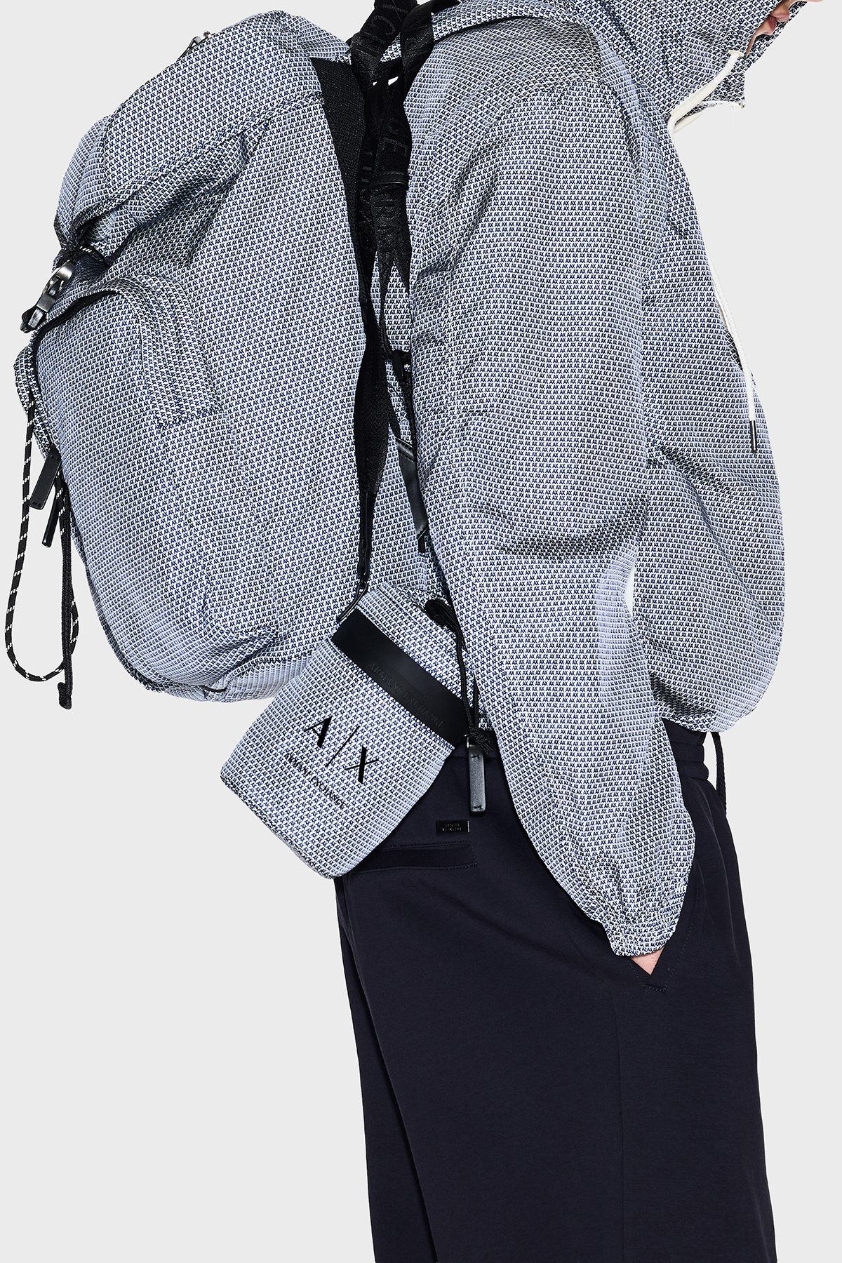 Armani Exchange Tamamı Logolu Regular Fit Kapüşonlu Erkek Ceket XM002260 AF15075 F1171 LACİVERT
