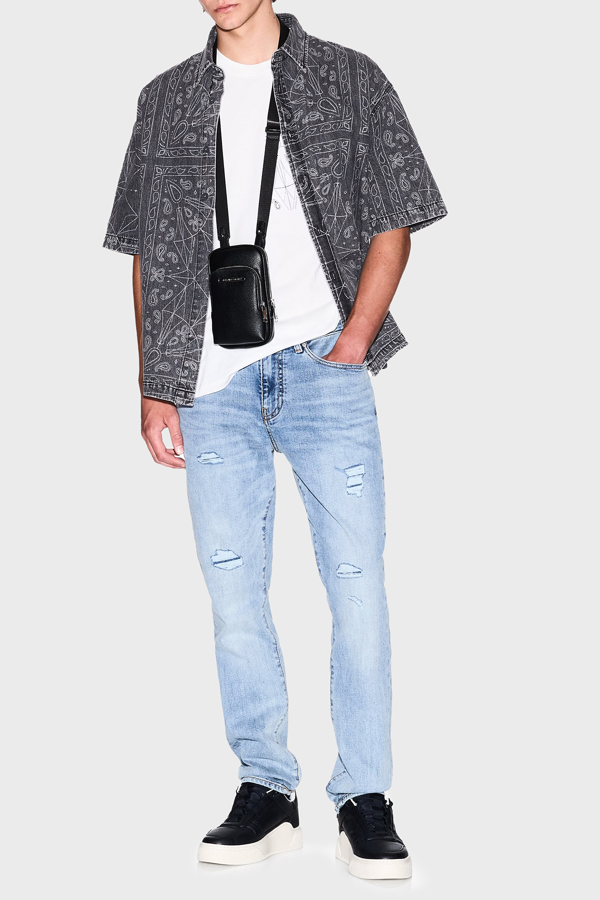Armani Exchange Yırtıklı Streç Pamuklu Skinny Fit Normal Bel Dar Paça Jeans Erkek Kot Pantolon XM000070 AF15188 MB003 AÇIK MAVİ