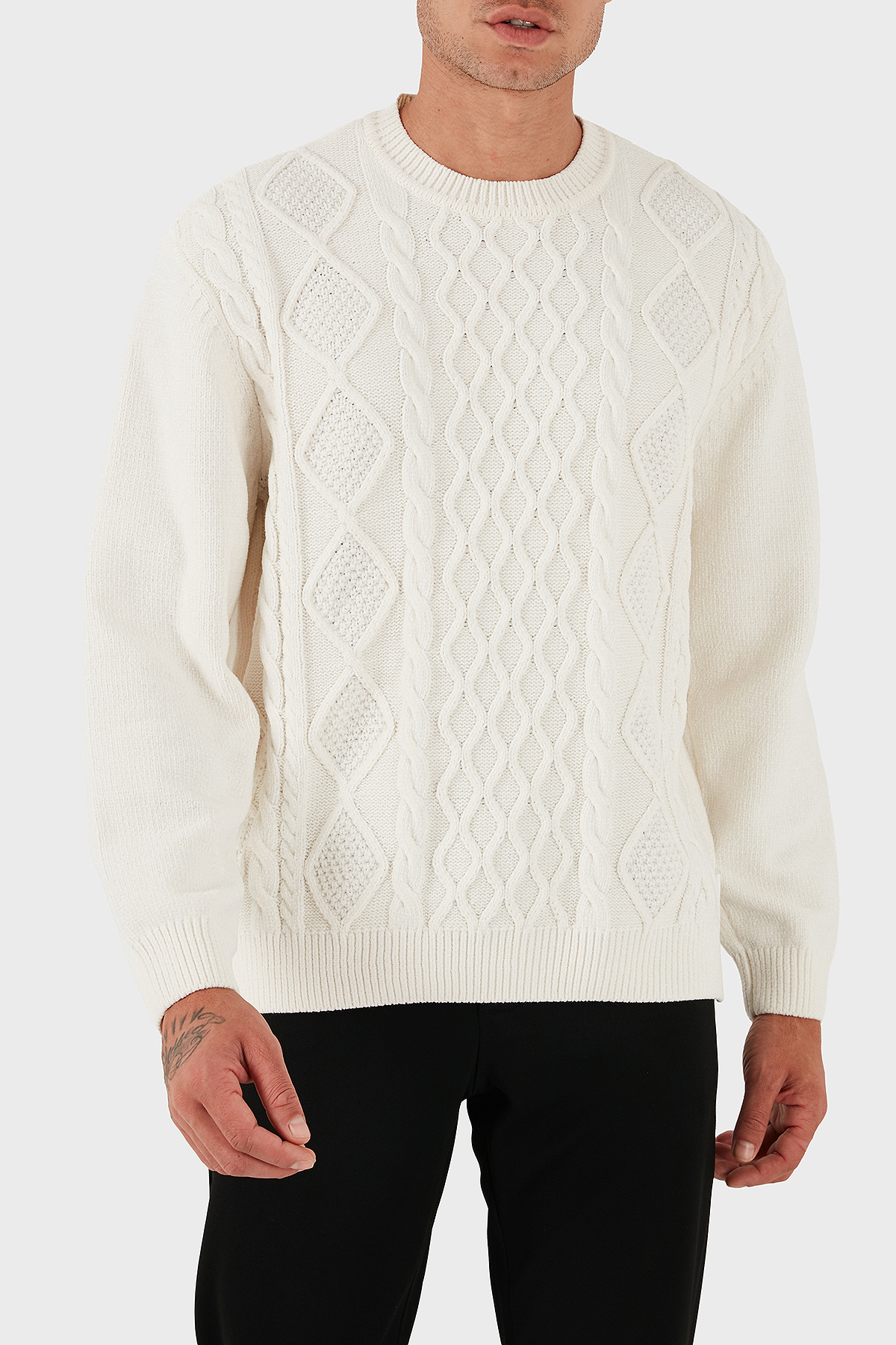 Armani Exchange Yün Karışımlı Regular Fit Bisiklet Yaka Örgülü Erkek Kazak XM001331 AF13776 U0009 BEYAZ