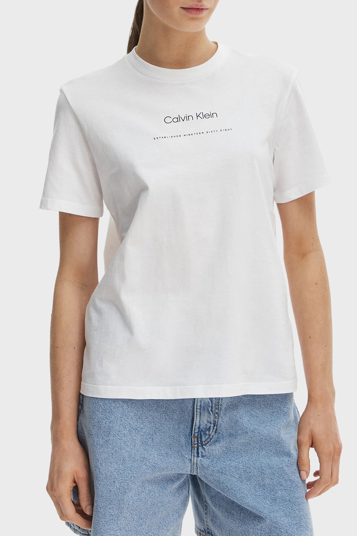 Calvin Klein % 100 Pamuk Bisiklet Yaka Logolu  LV047C811GYAF Kadın T Shirt LV047C811G YAF BEYAZ