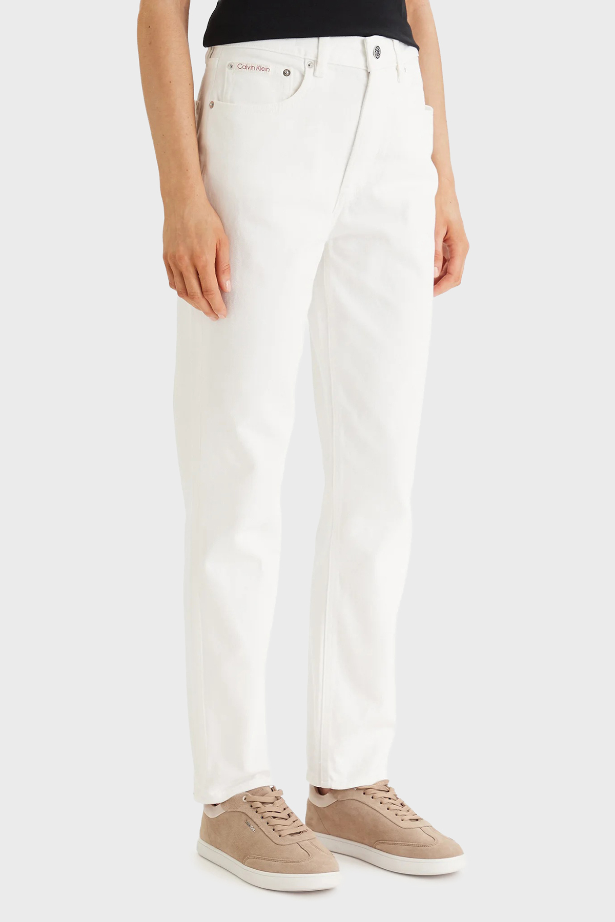 Calvin Klein % 100 Pamuk Mom Fit Yüksek Bel Jeans LV047F703GASN Kadın Kot Pantolon LV047F703G ASN BEYAZ