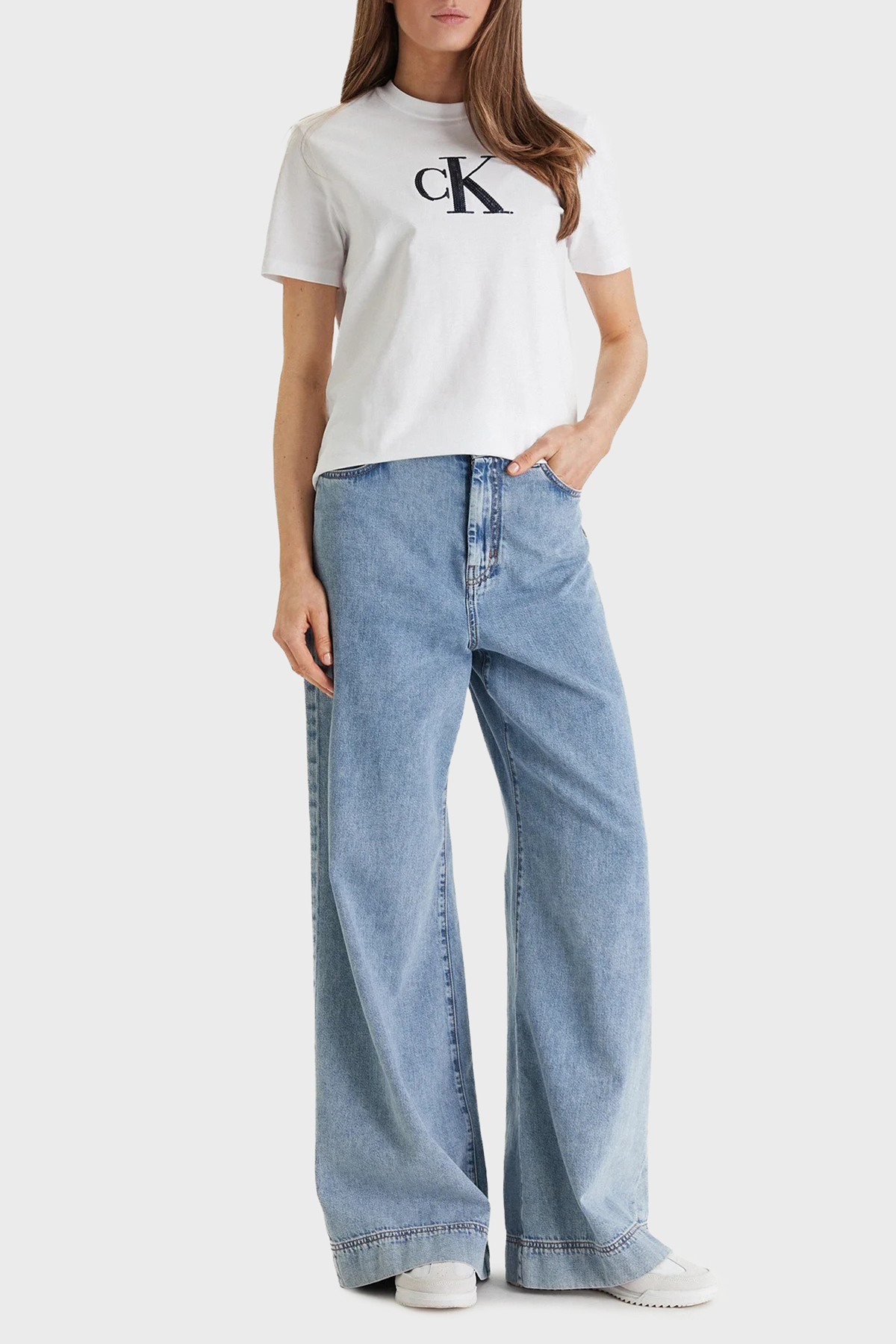 Calvin Klein % 100 Pamuk Regular Fit Bisiklet Yaka  LV044E215GYAA Kadın T Shirt LV044E215G YAA BEYAZ