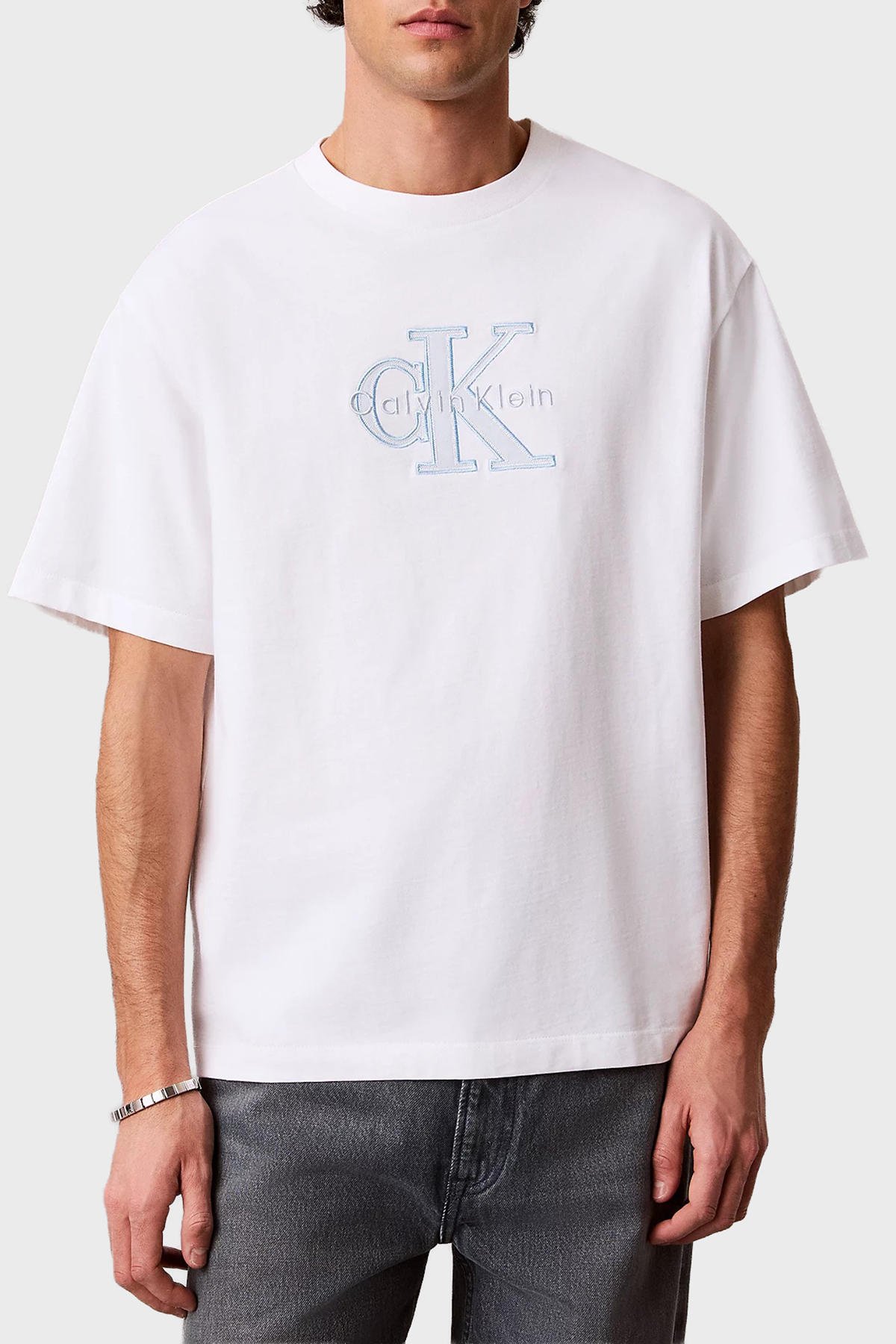 Calvin Klein % 100 Pamuk Regular Fit Logolu Bisiklet Yaka  LV04RF819GYAF Erkek T Shirt LV04RF819G YAF BEYAZ