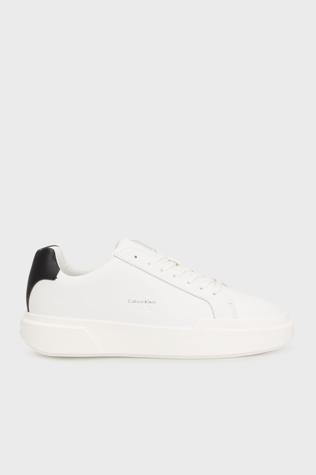 Calvin Klein Deri Logolu Kalın Taban Sneaker  YM0YM0134401W Erkek Ayakkabı YM0YM01344 01W BEYAZ-SİYAH