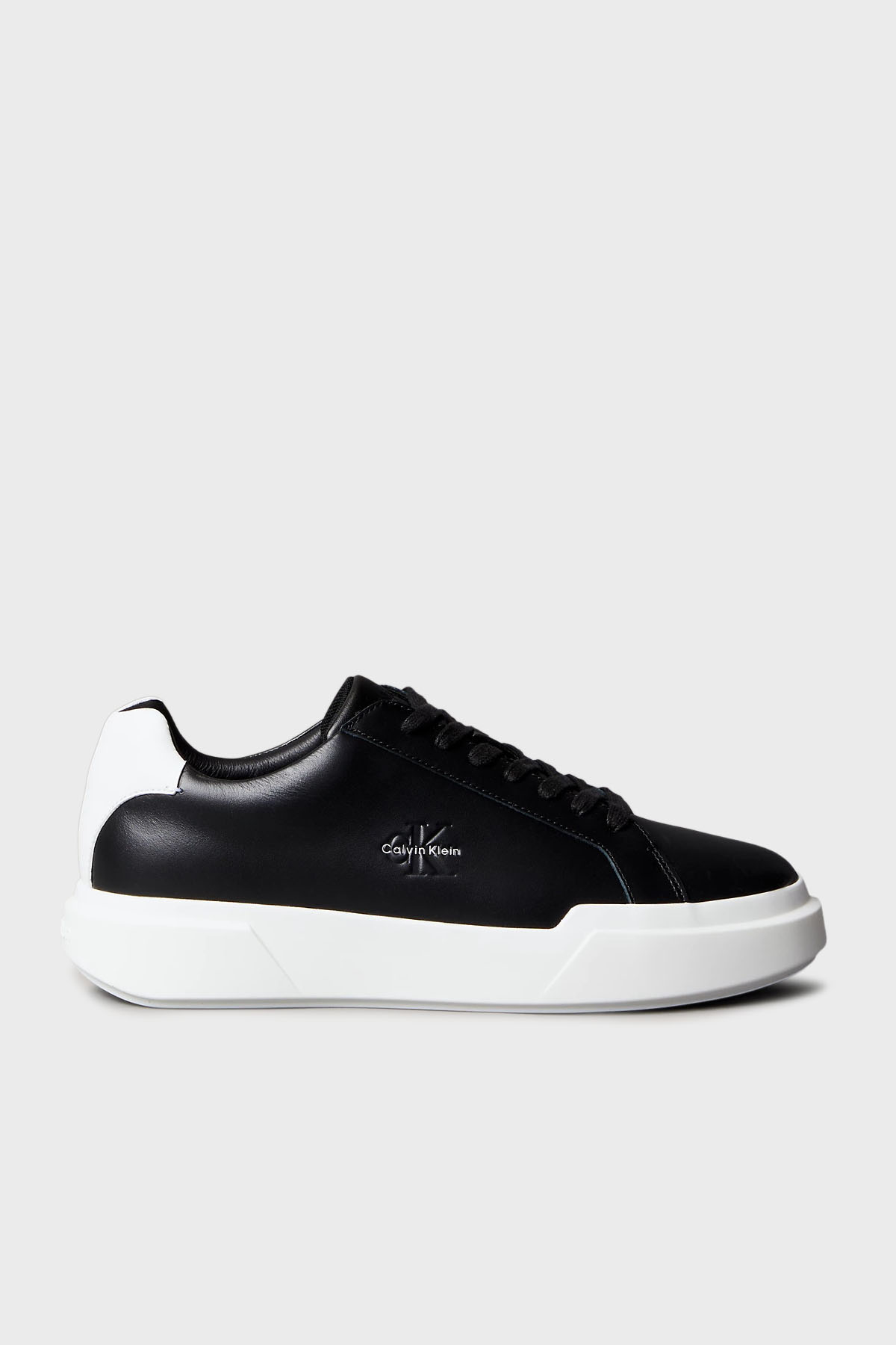 Calvin Klein Deri Logolu Kalın Taban Sneaker  YM0YM013440GM Erkek Ayakkabı YM0YM01344 0GM SİYAH-BEYAZ