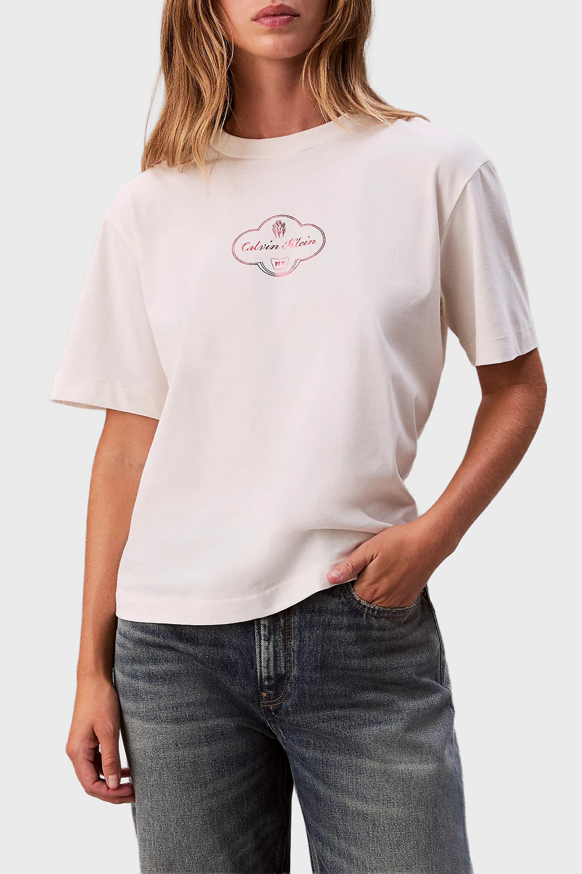 Calvin Klein Logolu Pamuklu Boxy Fit Bisiklet Yaka  LV047E811GYBH Kadın T Shirt LV047E811G YBH KREM