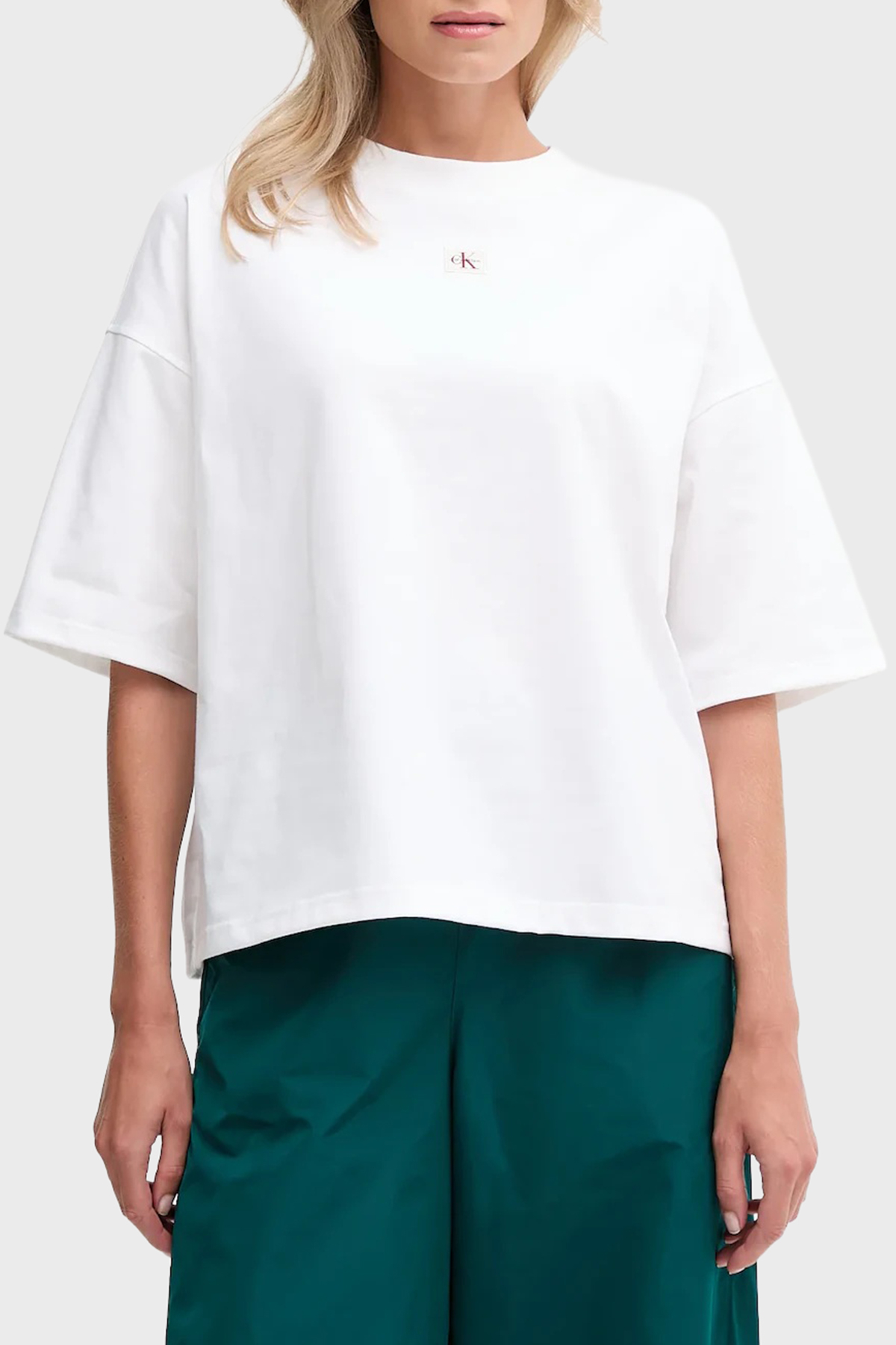 Calvin Klein Logolu Pamuklu Oversize Bisiklet Yaka  LV047D204GYAA Kadın T Shirt LV047D204G YAA BEYAZ