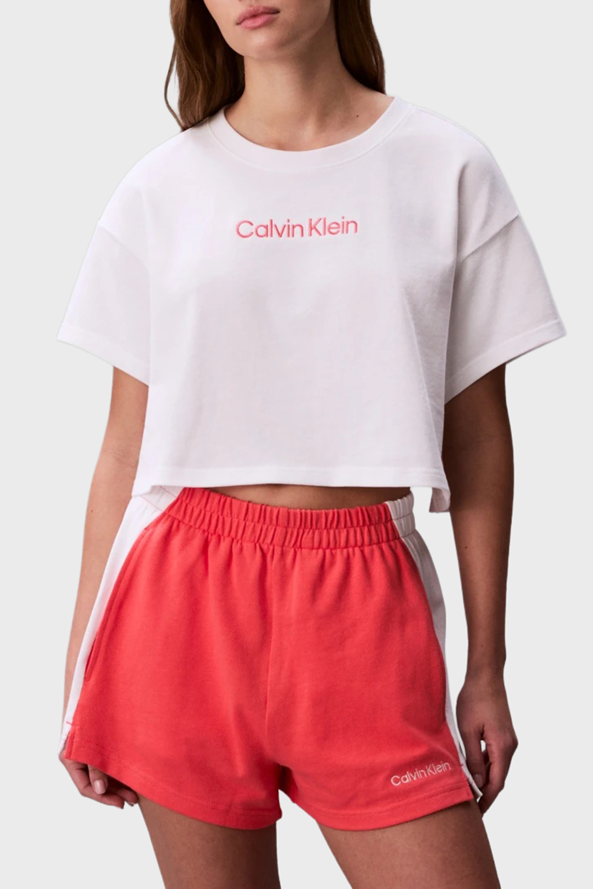 Calvin Klein Logolu Pamuklu Relaxed Fit Bisiklet Yaka  LV00Q61201100 Kadın Crop LV00Q61201 100 BEYAZ
