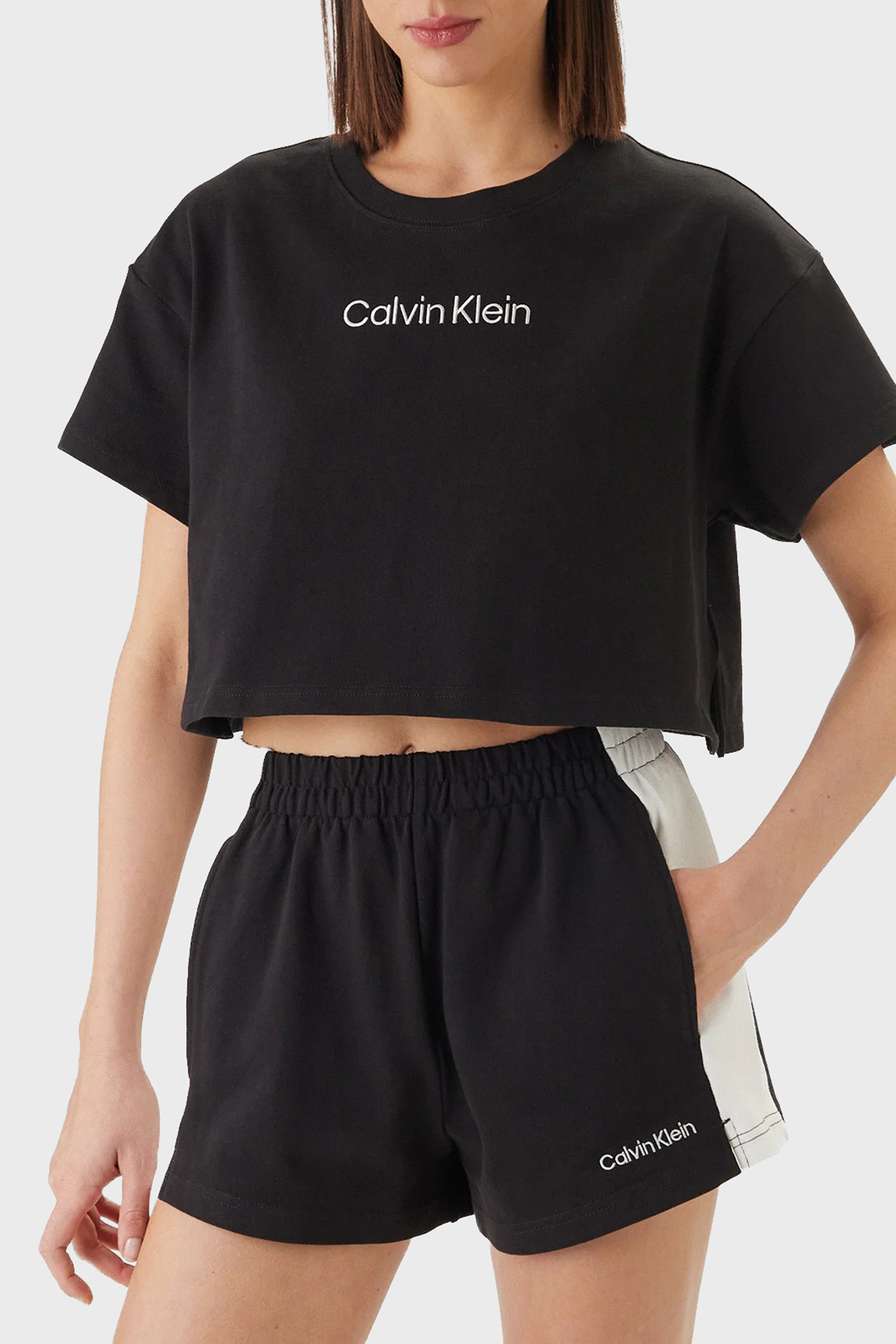 Calvin Klein Logolu Pamuklu Relaxed Fit Bisiklet Yaka  LV00Q61201UB1 Kadın Crop LV00Q61201 UB1 SİYAH