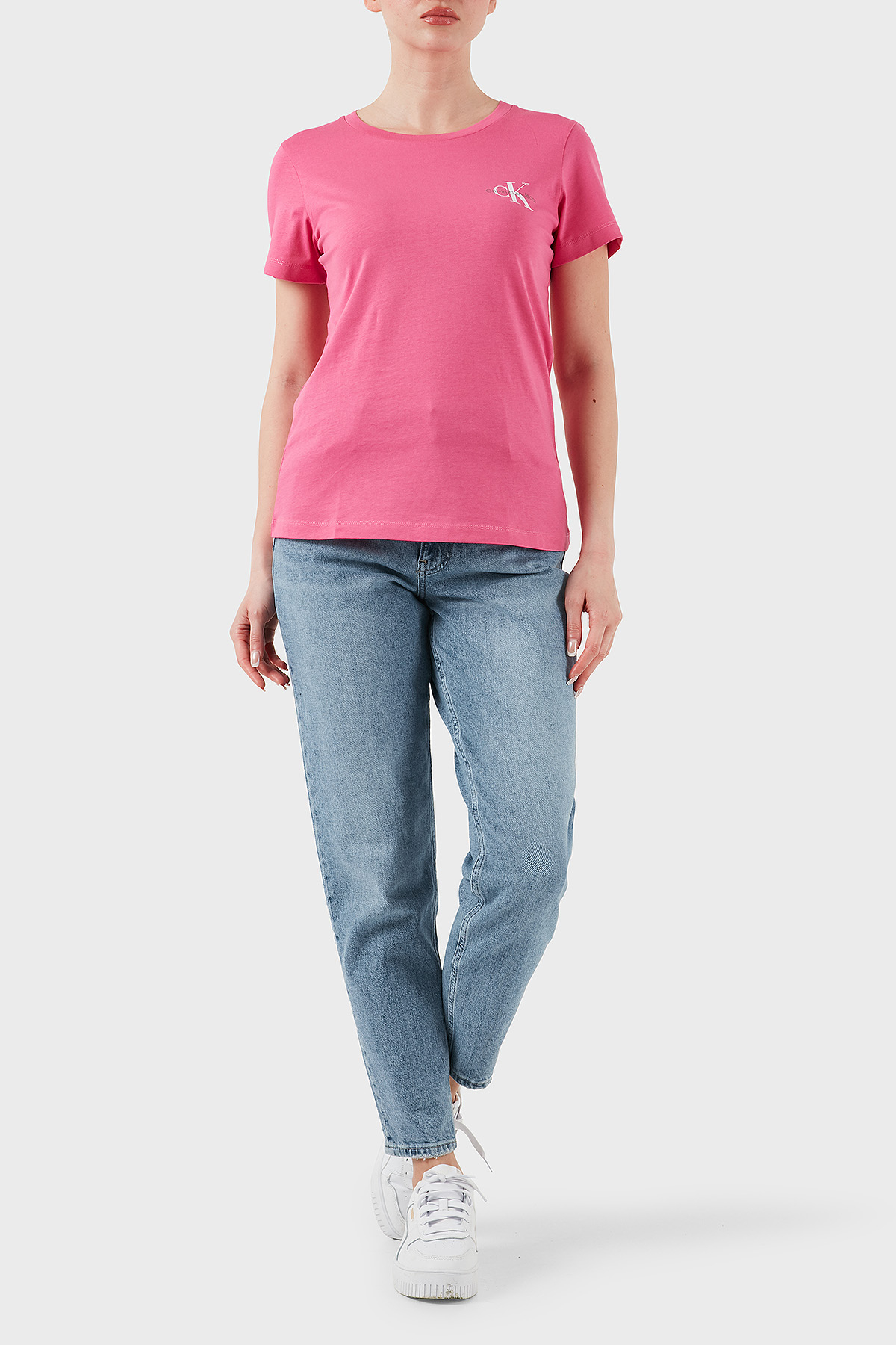 Calvin Klein Pamuklu Mom Fit Yüksek Bel Düz Paça Jeans J20J2245151AA Kadın Kot Pantolon J20J224515 1AA AÇIK MAVİ