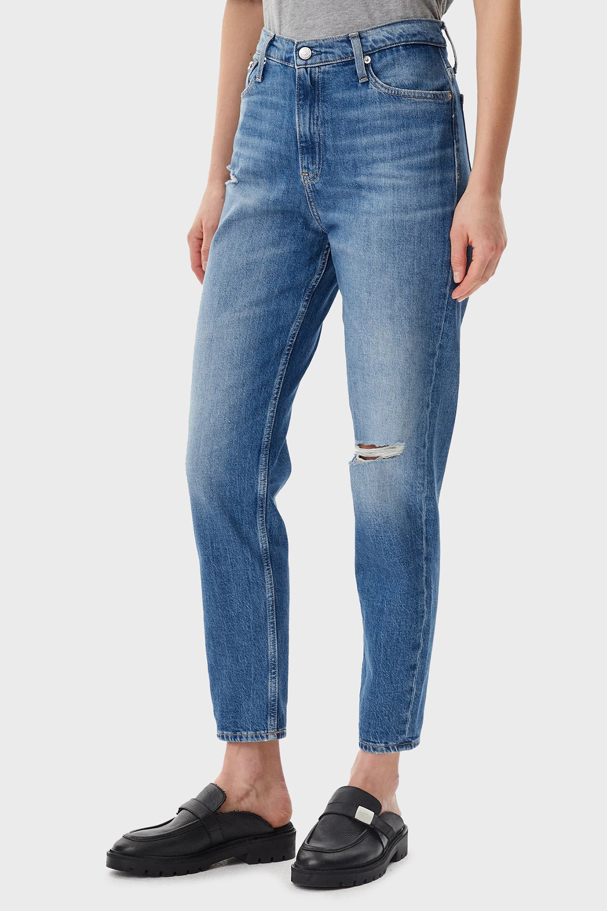 Calvin Klein Pamuklu Mom Fit Yüksek Bel Düz Paça Jeans J20J2251401A4 Kadın Kot Pantolon J20J225140 1A4 MAVİ