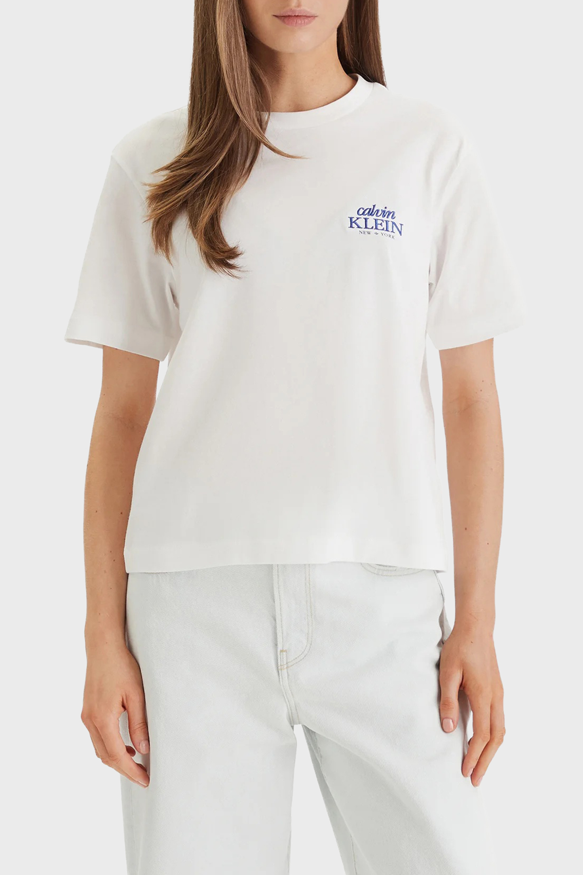 Calvin Klein Pamuklu Relaxed Fit Logolu Bisiklet Yaka   LV047F801GYAF Kadın T Shirt LV047F801G YAF BEYAZ