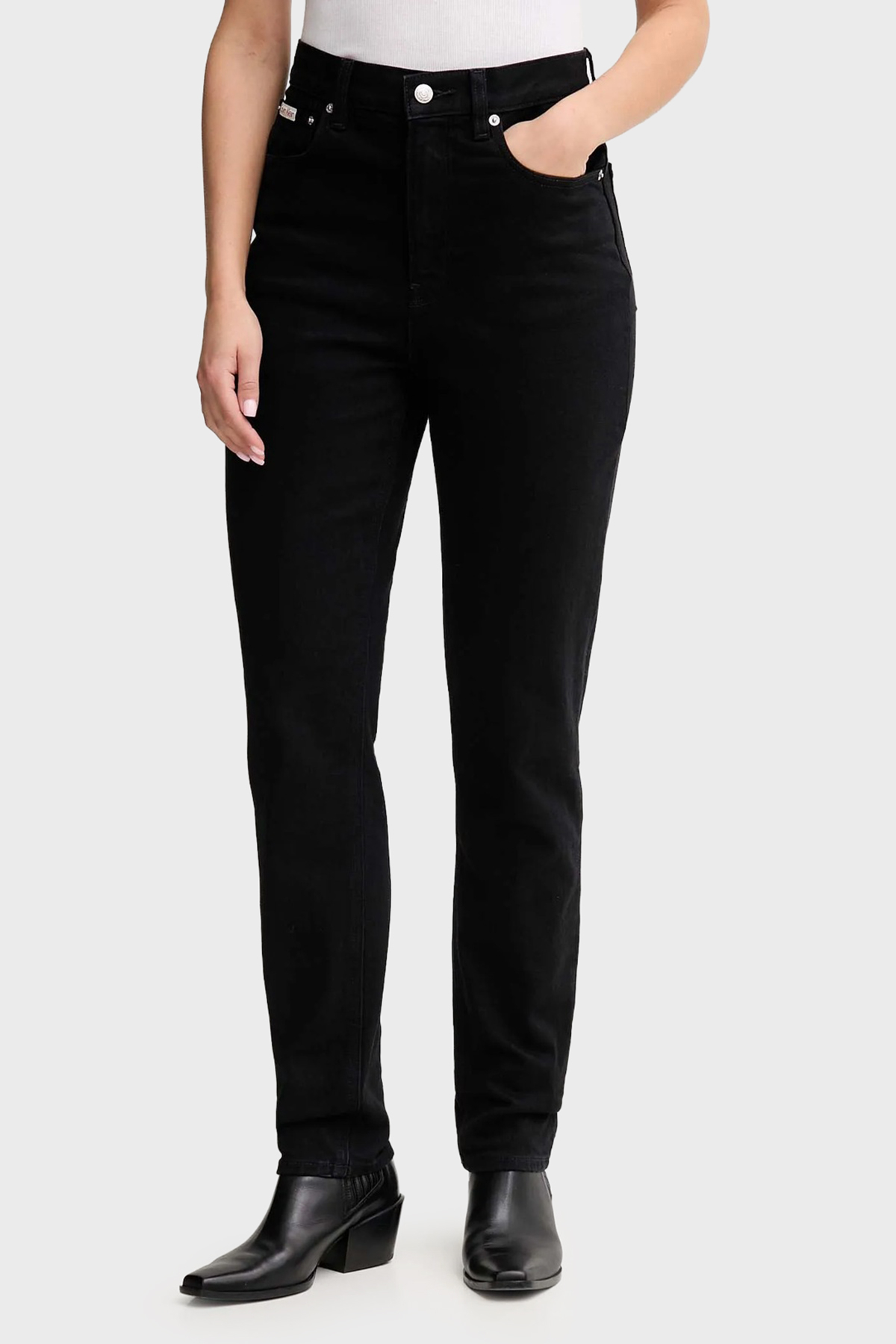 Calvin Klein Pamuklu Relaxed Fit Yüksek Bel Daralan Paça Jeans Kadın Kot Pantolon LV047D843G TWM SİYAH