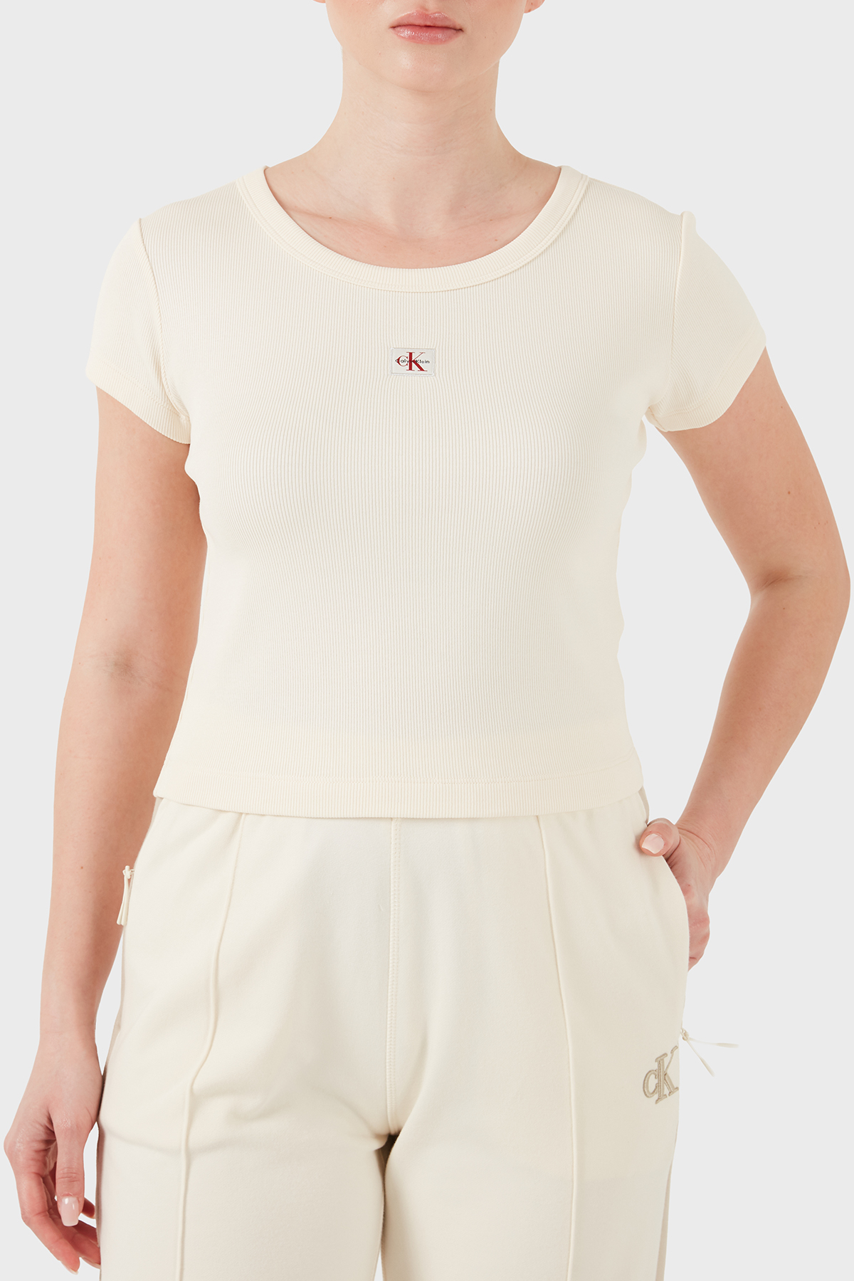 Calvin Klein Pamuklu Slim Fit Bisiklet Yaka Fitilli Crop  LV047C200GF7J Kadın T Shirt LV047C200G F7J BEYAZ