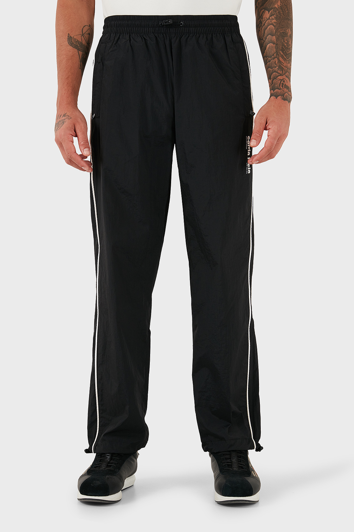 Calvin Klein Relaxed Fit Normal Bel Ribanalı Paça Çizgi Detaylı  LV04RC522GUB1 Erkek Pantolon LV04RC522G UB1 SİYAH