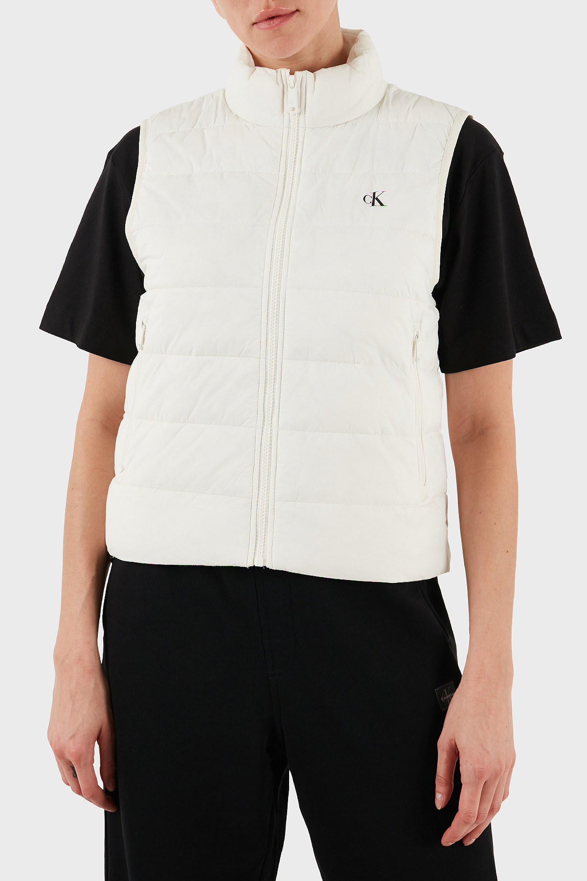 Calvin Klein Suya Dayanıklı Regular Fit Dik Yaka Şişme  LV047C511GYAS Kadın Yelek LV047C511G YAS BEYAZ