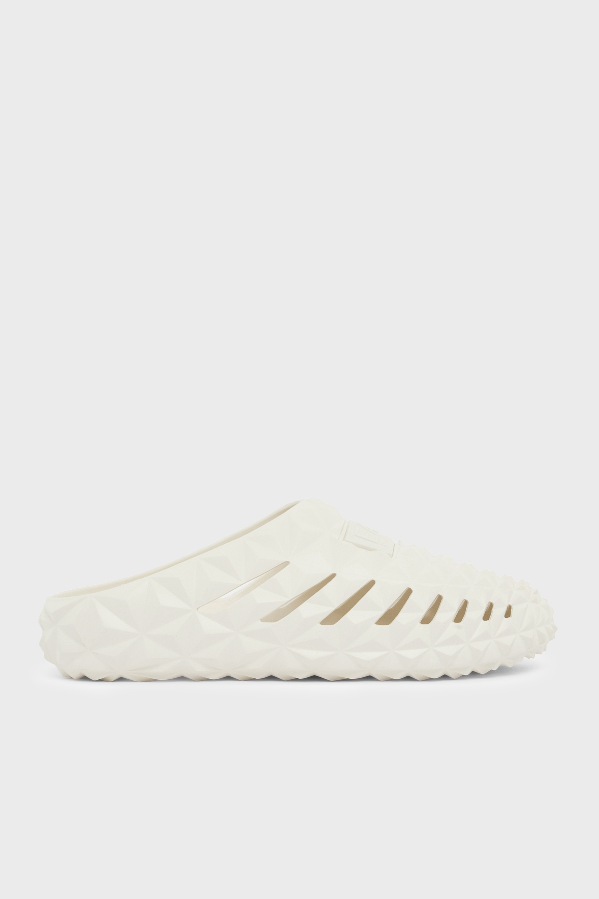 EA7 Logolu Unisex Terlik 7X000665 AF23652 U1060 BEYAZ
