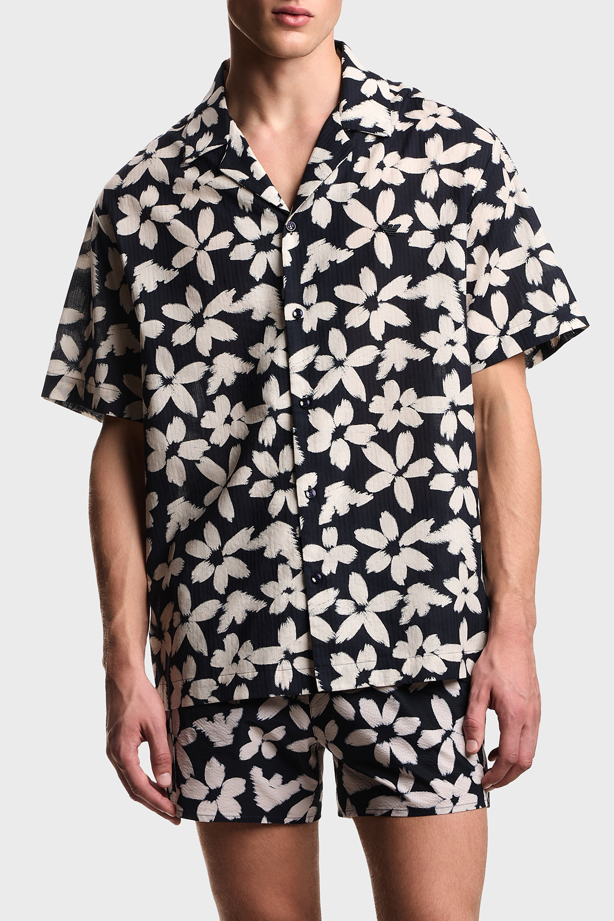 Emporio Armani % 100 Pamuk Desenli Relaxed Fit Kısa Kollu Erkek Gömlek EM000593 AF20443 FB074 BEYAZ LACİVERT