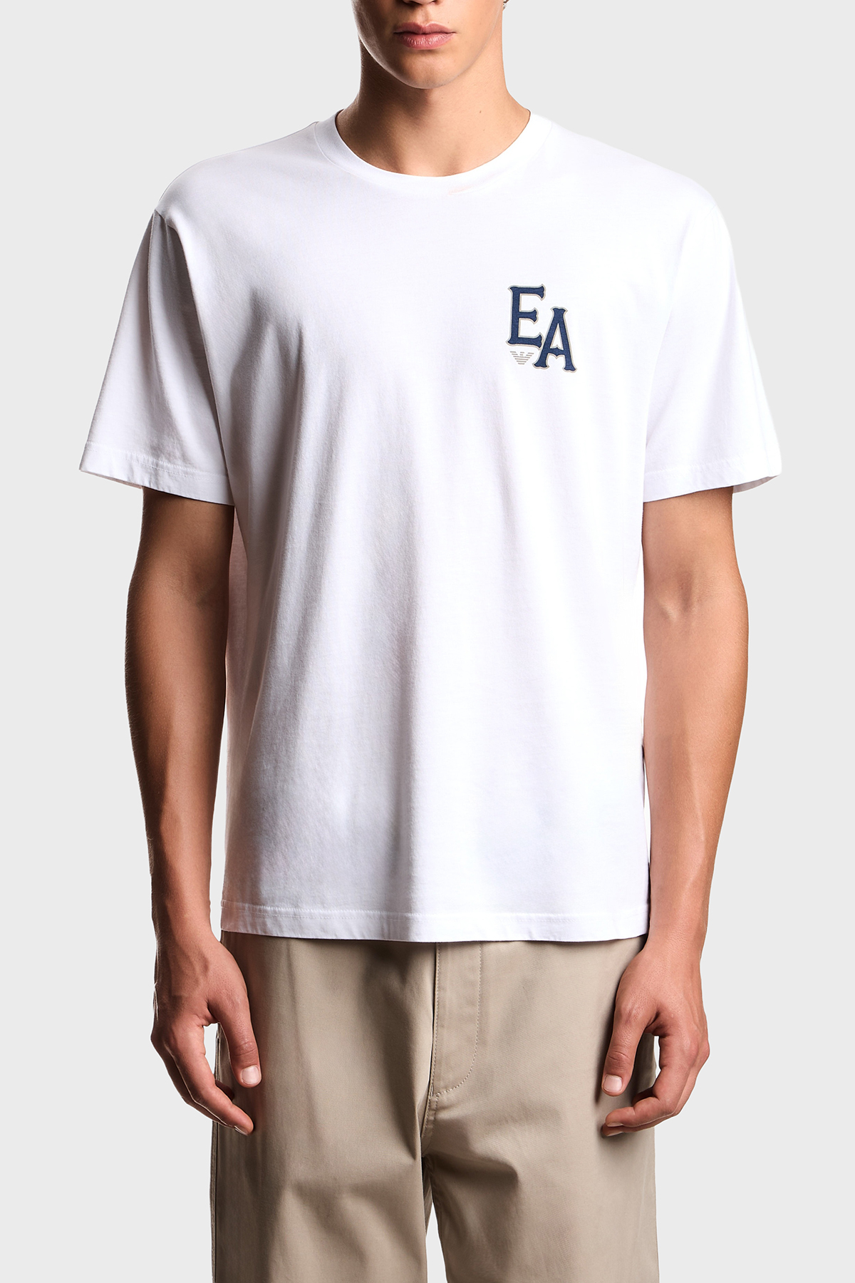 Emporio Armani % 100 Pamuk Regular Fit Sırt Baskılı Erkek T Shirt EM001717 AF14836 F0213 BEYAZ