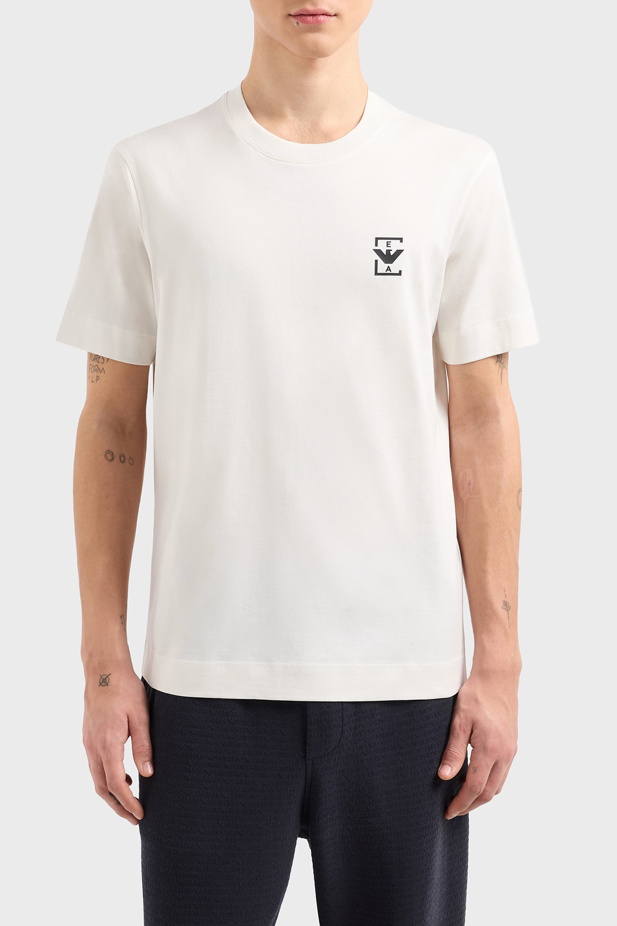 Emporio Armani % 100 Pamuk Relaxed Fit Bisiklet Yaka Erkek T Shirt EM001068 AF12926 U0003 BEYAZ