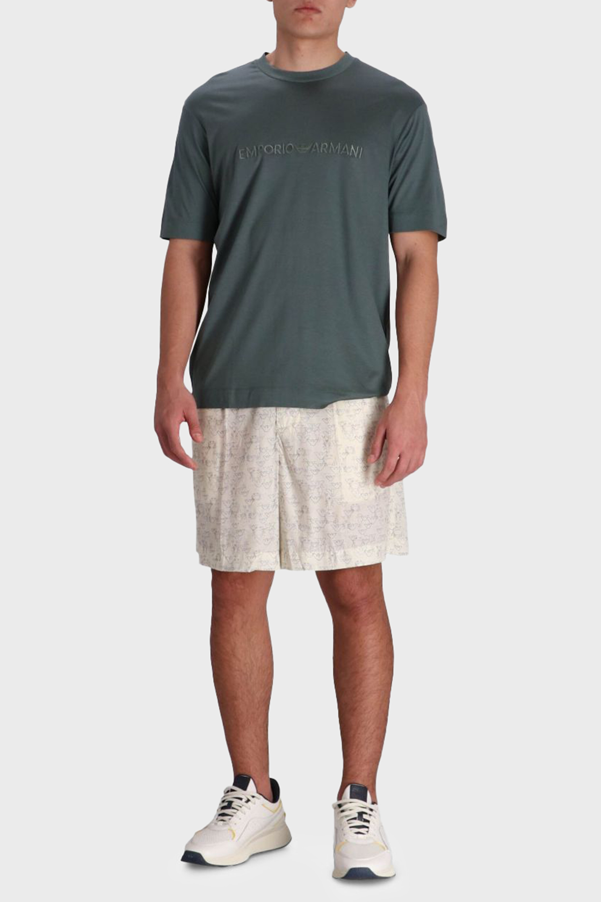 Emporio Armani Comfort Fit Lastikli Bel Kartal Logolu Bermuda Erkek Short EM001846 AF15260 MB046 BEYAZ