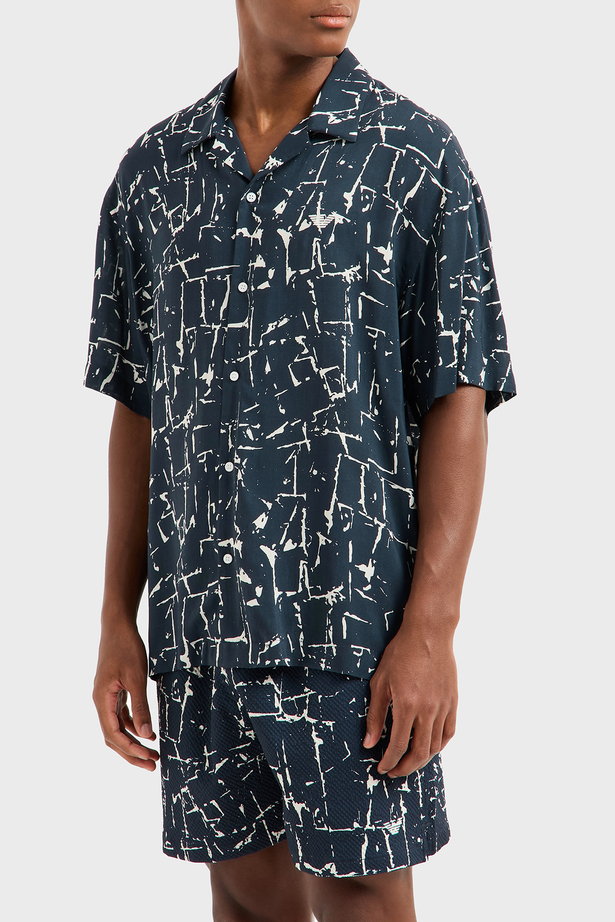 Emporio Armani Desenli Comfort Fit Apaş Yaka Kısa Kollu Erkek Gömlek EM000593 AF12351F B070 LACİVERT-BEYAZ