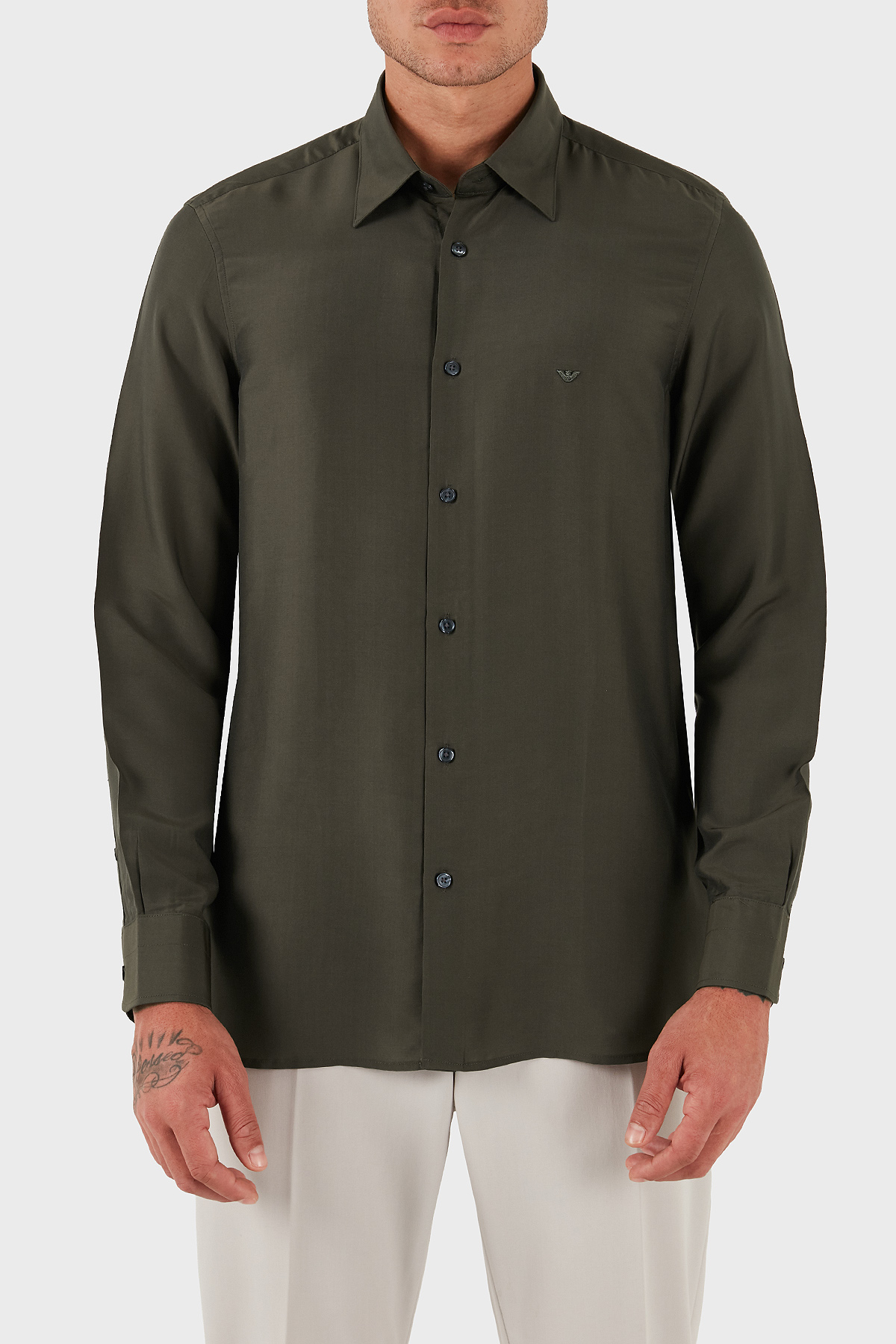 Emporio Armani İpek Karışımlı Regular Fit Klasik Yaka Erkek Gömlek EM001537 AF17293 U8120 HAKİ
