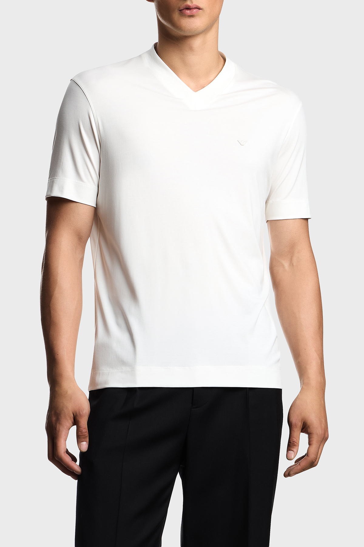 Emporio Armani İpek Karışımlı Regular Fit V Yaka Jarse Erkek T Shirt EM003465 AF13721 U0003 EKRU