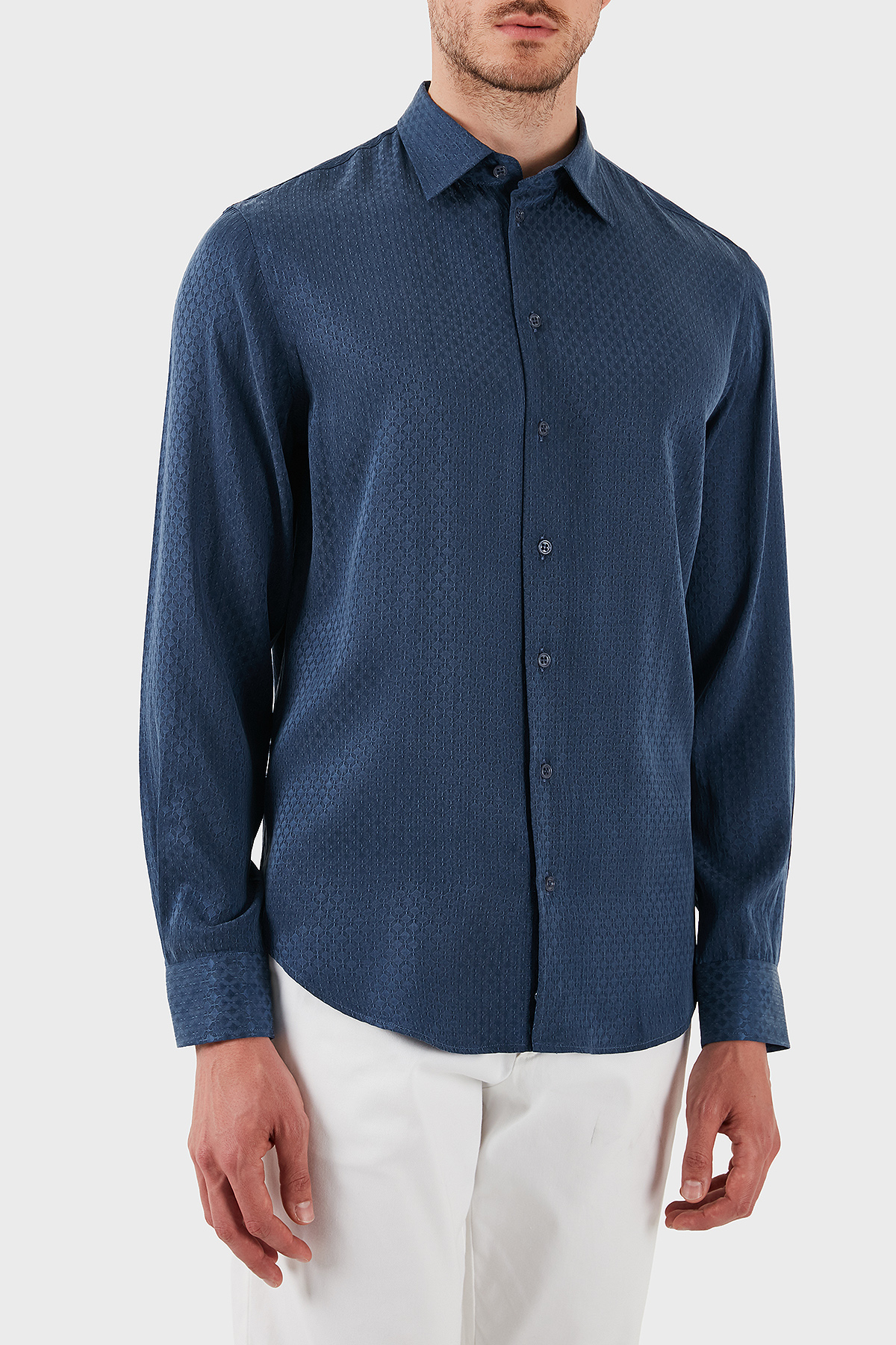 Emporio Armani İpek ve Pamuk Karışımlı Regular Fit Kendinden Desenli Erkek Gömlek EM000081 AF15434 UB068 LACİVERT
