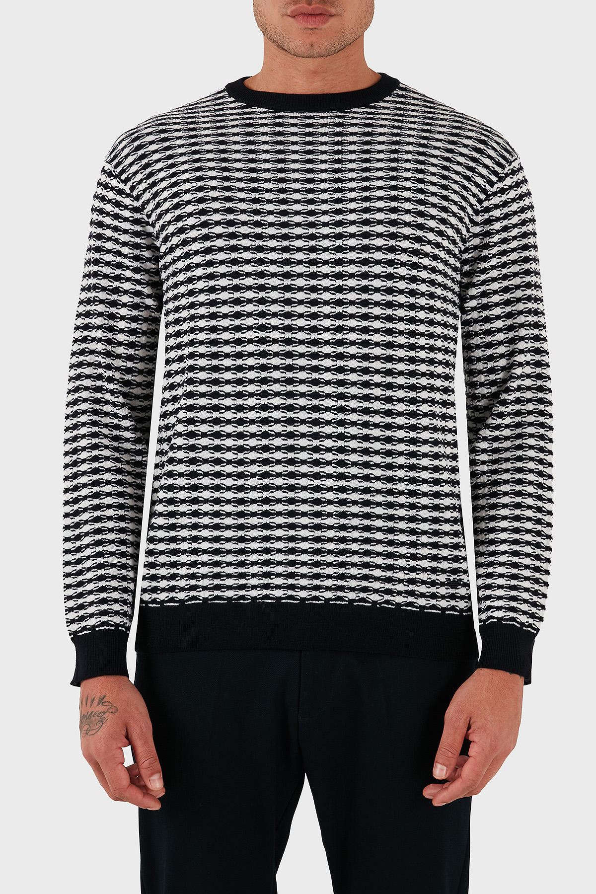 Emporio Armani Jakarlı Yün Karışımlı Regular Fit Bisiklet Yaka Erkek Kazak EM003830 AF19833 F0015 BEYAZ-LACİVERT