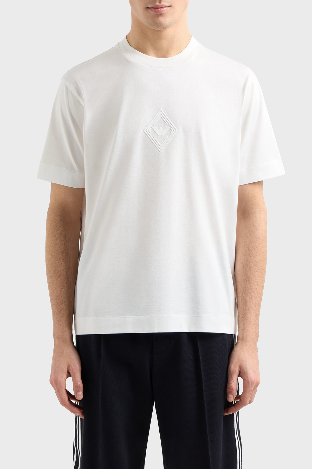 Emporio Armani Kabartmalı Logo % 100 Pamuk Regular Fit Bisiklet Yaka Erkek T Shirt EM001040 AF13669 U0003 BEYAZ