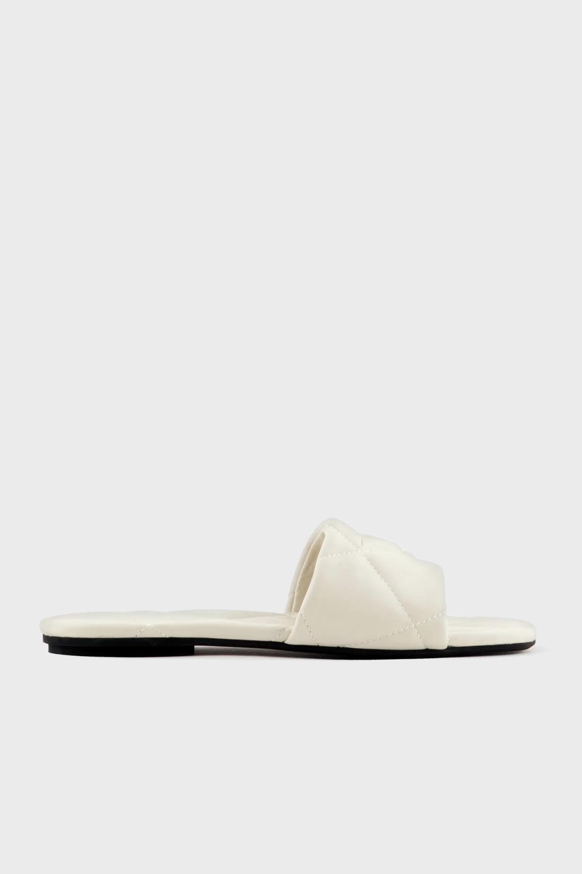 Emporio Armani Kapitone Düz Kadın Terlik X3P826 XF770 00395 BEYAZ