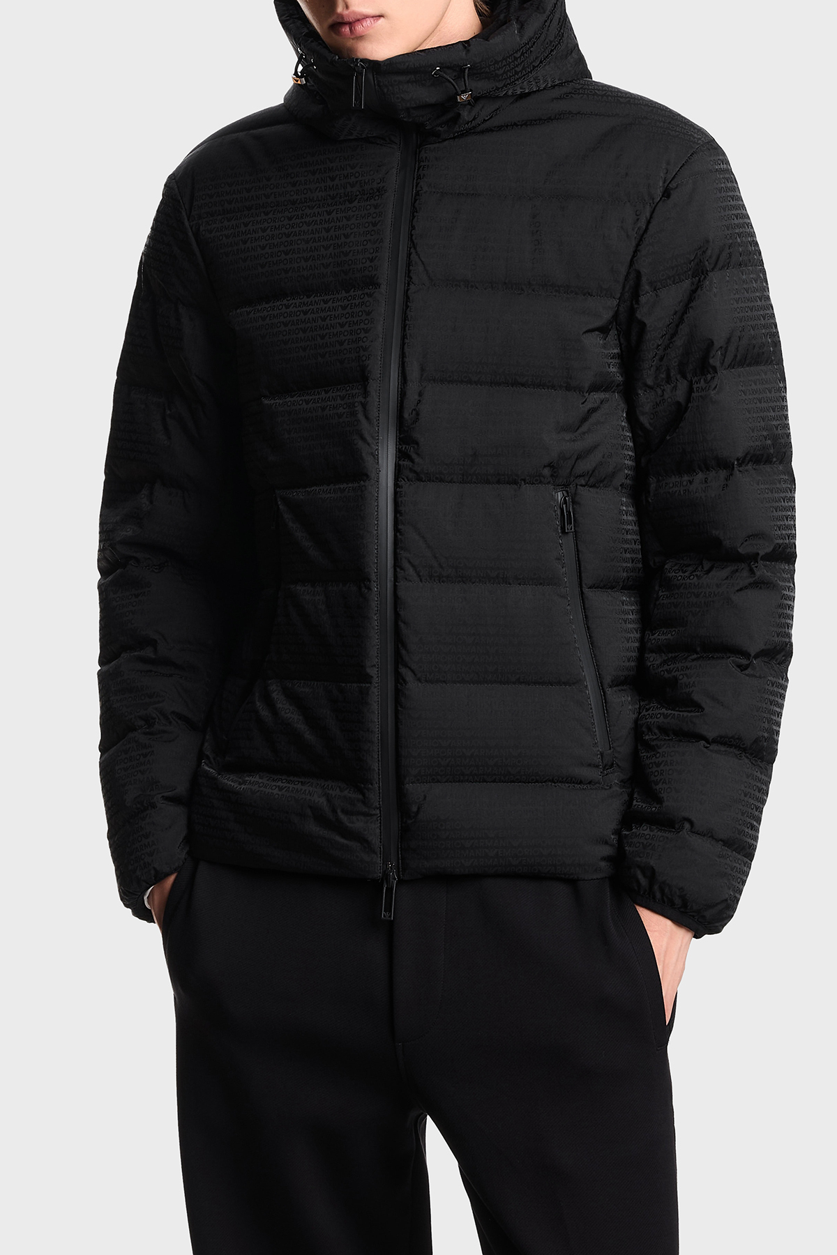 Emporio Armani Kapitoneli 4G Logolu Regular Fit Kapüşonlu Şişme Erkek Mont EM003043 AF15384 UC001 SİYAH