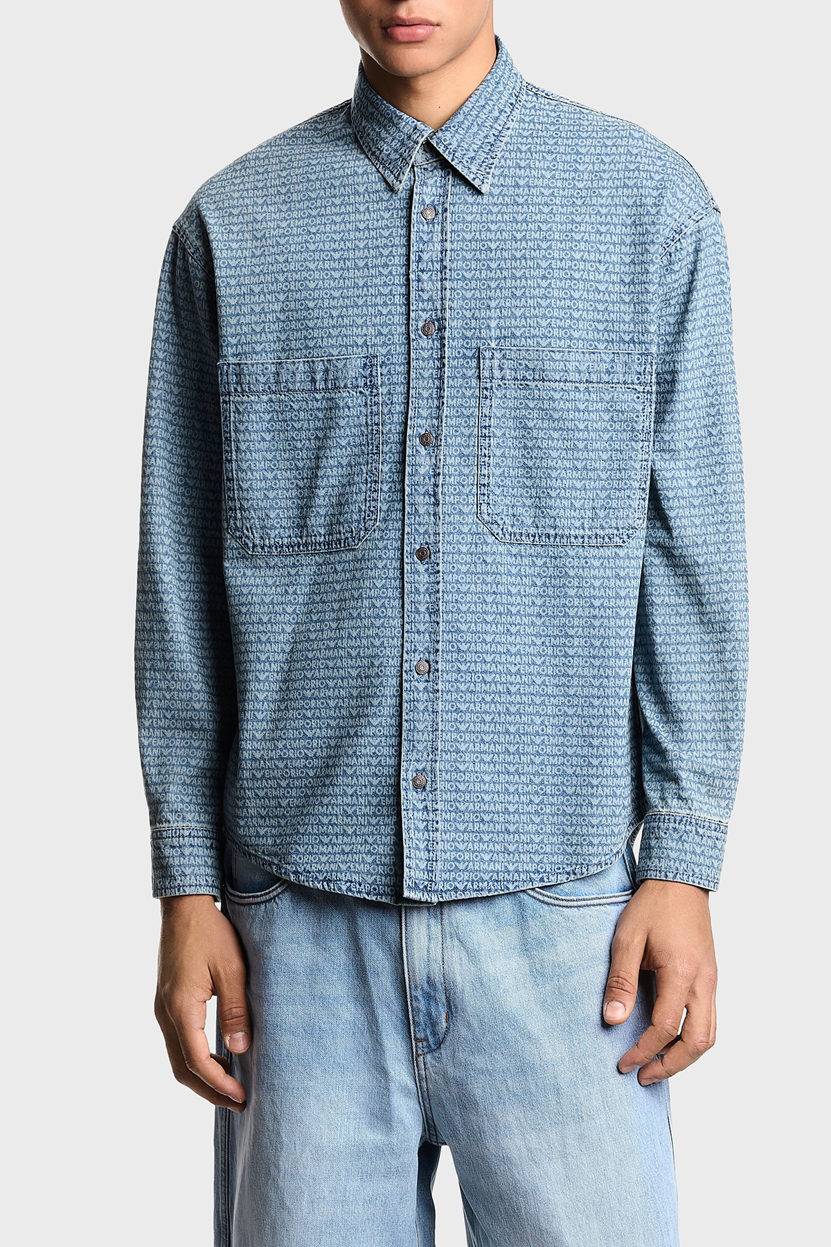 Emporio Armani Logo Baskılı Pamuklu Comfort Fit Klasik Yaka Cepli Kot Erkek Gömlek EM003694 AF19756 MB001 MAVİ