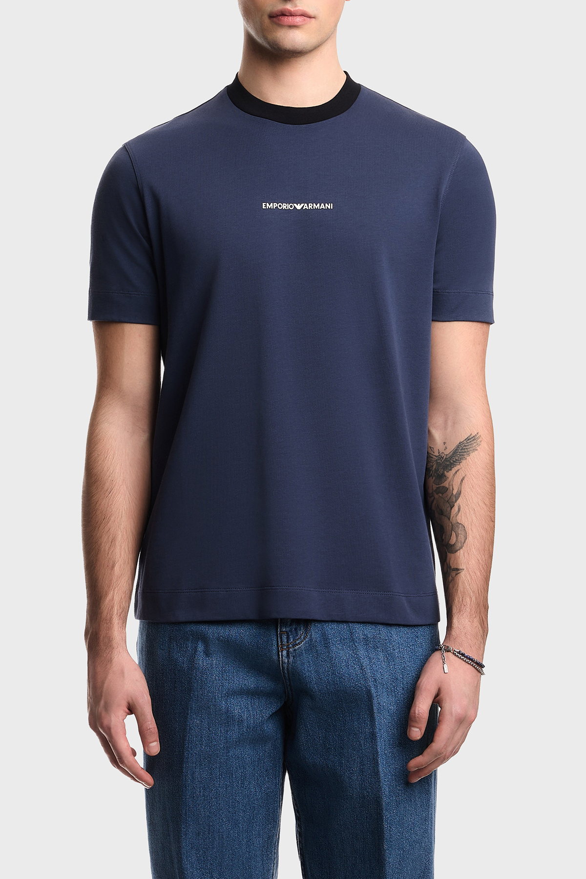 Emporio Armani Logolu % 100 Pamuk Regular Fit Bisiklet Yaka Sırt Baskılı Erkek T Shirt EM005257 AF13715 UB130 LACİVERT