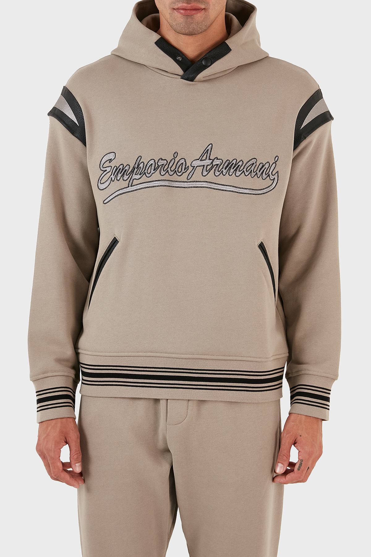 Emporio Armani Logolu Kapüşonlu Kanguru Cepli % 100 Pamuk Regular Fit Erkek Sweat 6R1MG1 1JWPZ 0643 BEJ