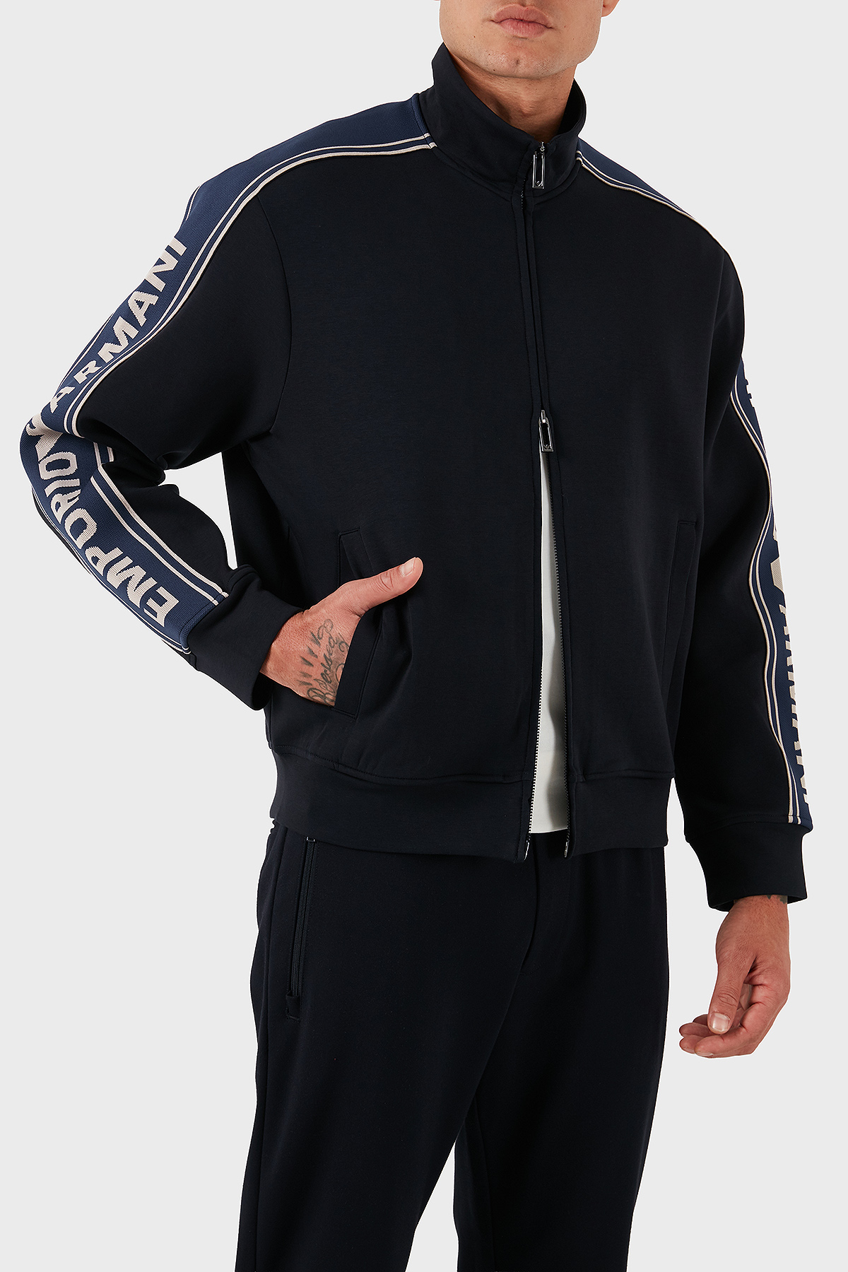 Emporio Armani Logolu Pamuklu Regular Fit Dik Yaka Erkek Sweat EM002913 AF10013 UB118 LACİVERT