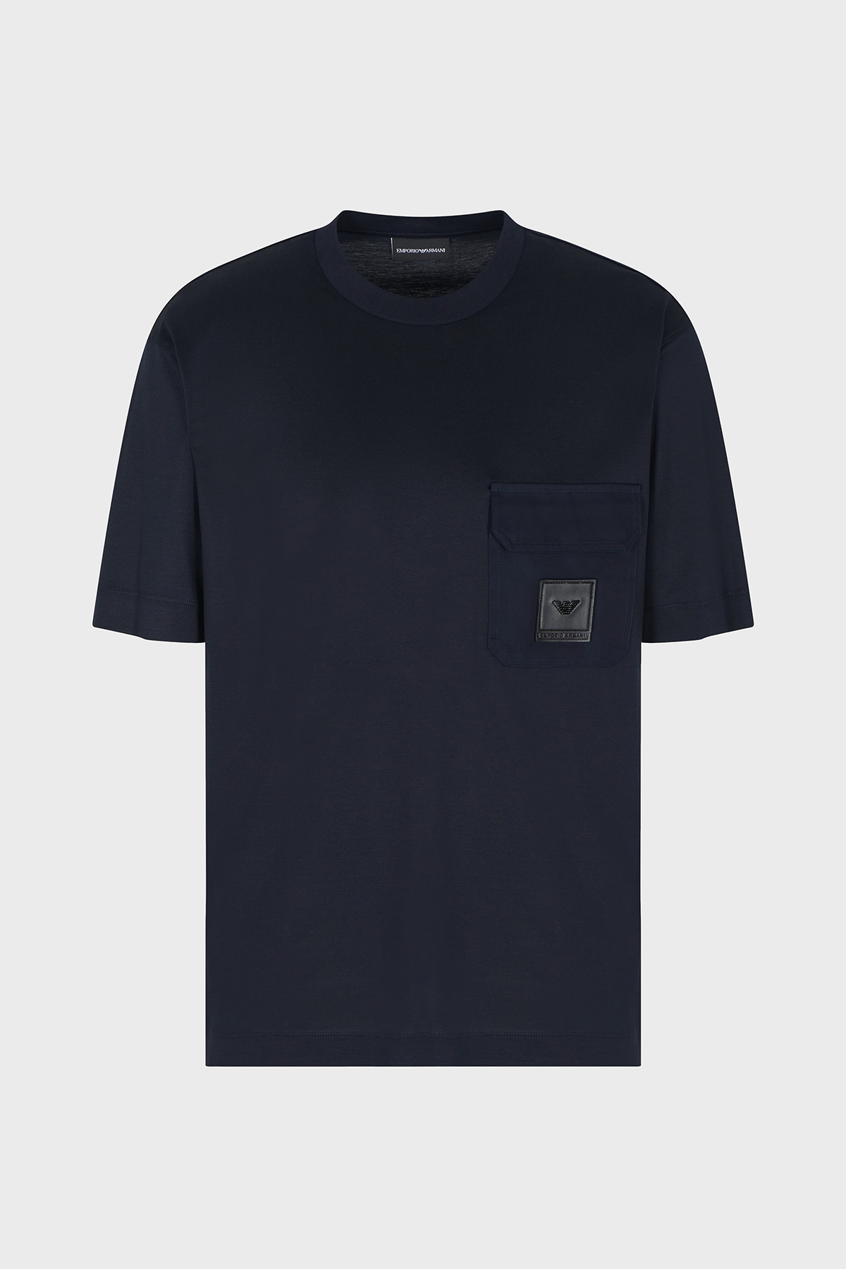 Emporio Armani Logolu Pamuklu Regular Fit Tek Göğüs Cepli Erkek T Shirt EM002978 AF10761 UB118 LACİVERT