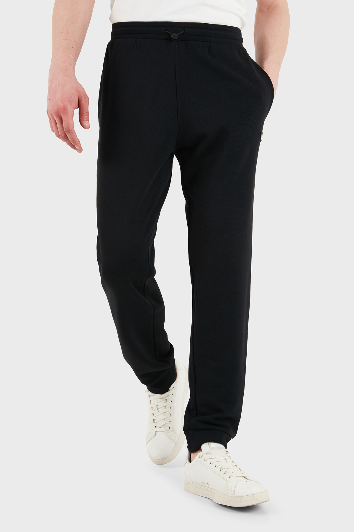 Emporio Armani Pamuk ve Modal Karışımlı Relaxed Fit Jogger Erkek Pantolon EM000500 AF19060 UC001 SİYAH