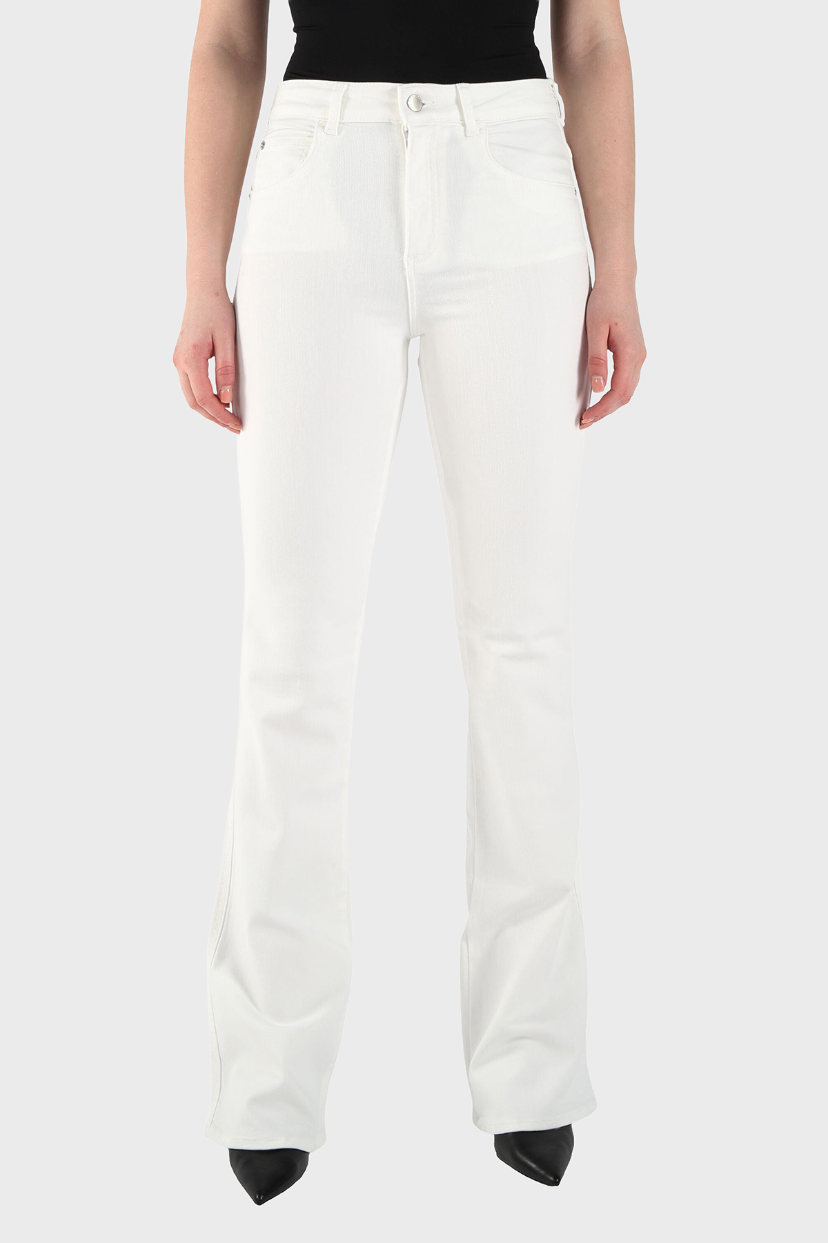 Emporio Armani Pamuklu Orta Bel Genişleyen Paça Jeans Kadın Kot Pantolon EW001504 AF14967 M0001 BEYAZ