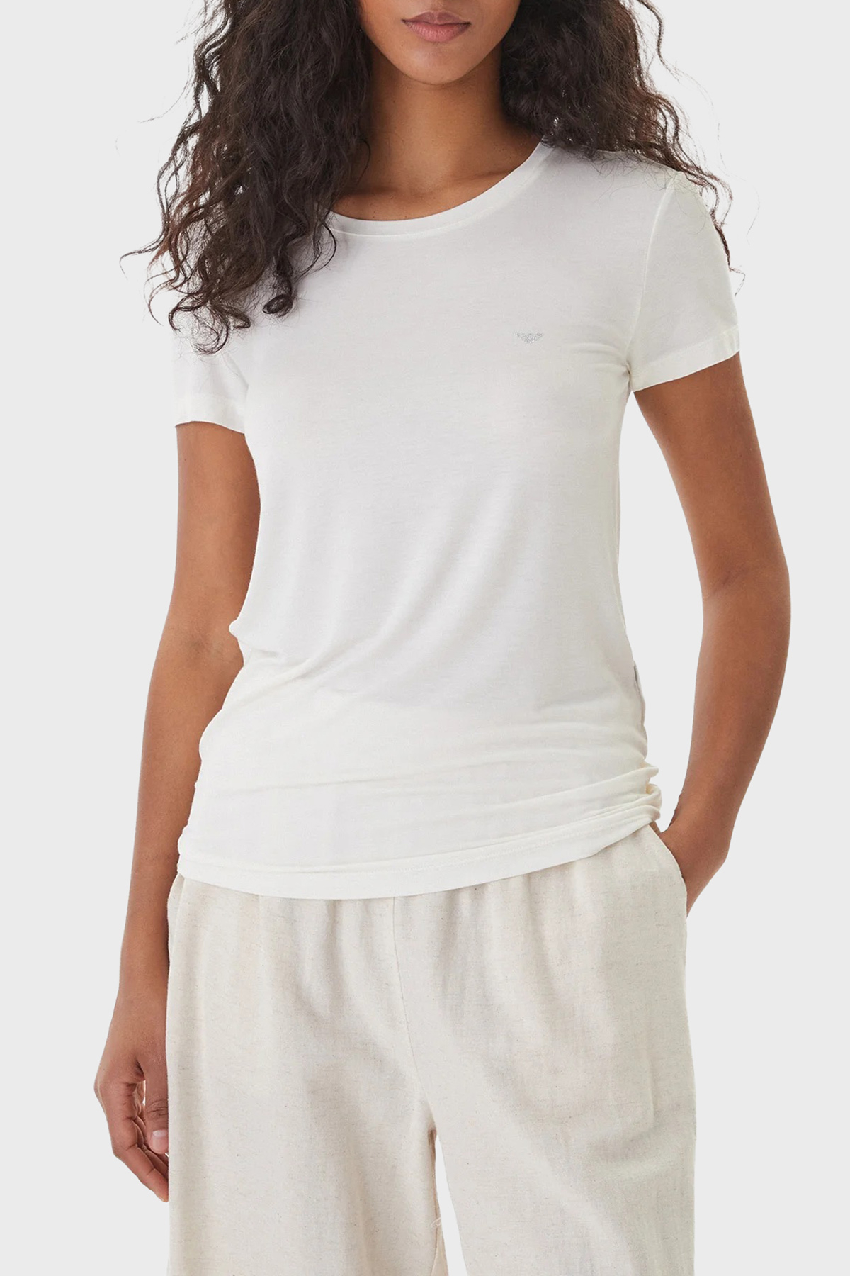 Emporio Armani Pamuklu Regular Fit Logolu Yuvarlak Yaka Kadın T Shirt EW000408 AF19024 U1131 EKRU